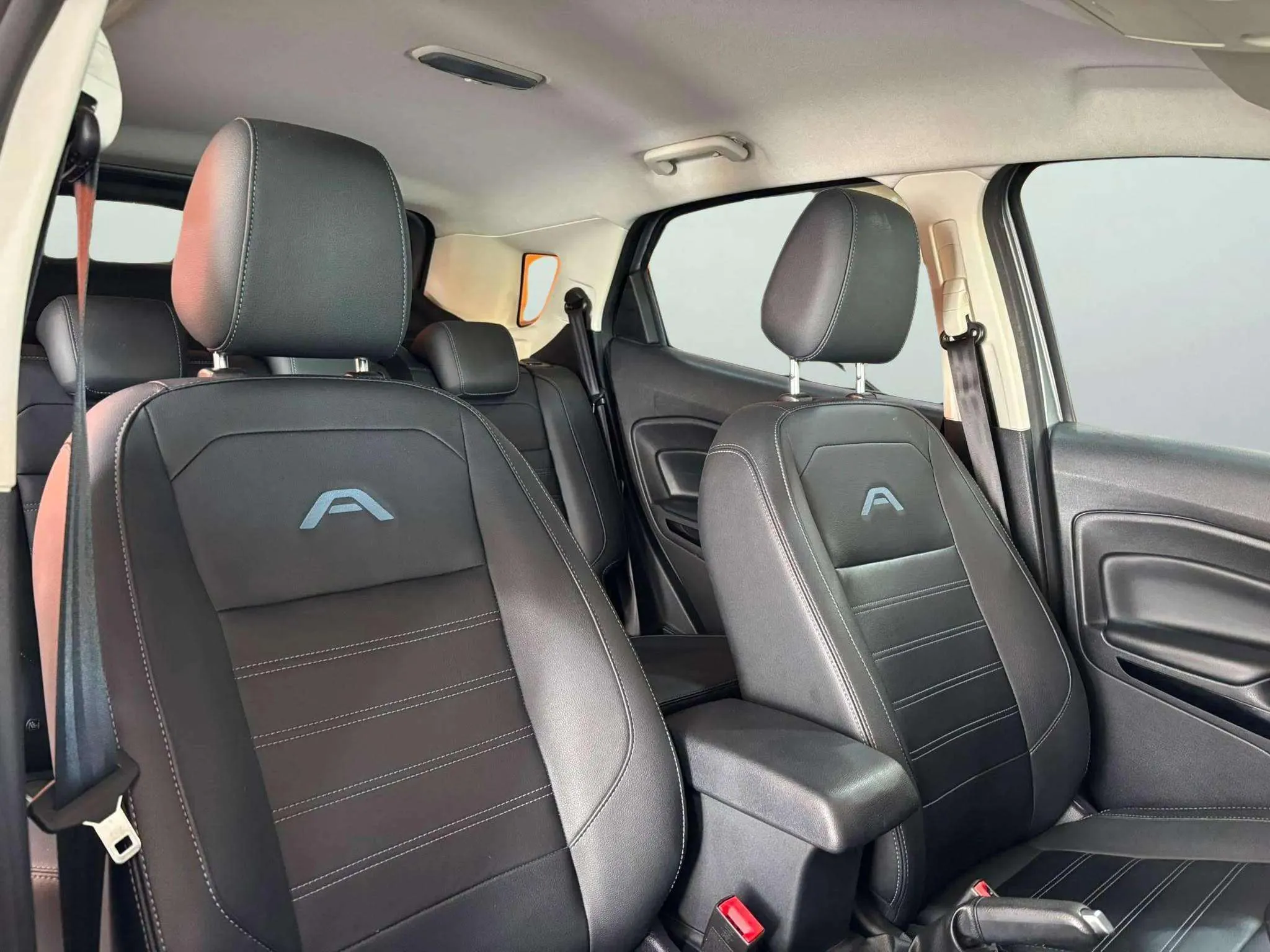 Ford EcoSport 1.0T EcoBoost Active - foto 17