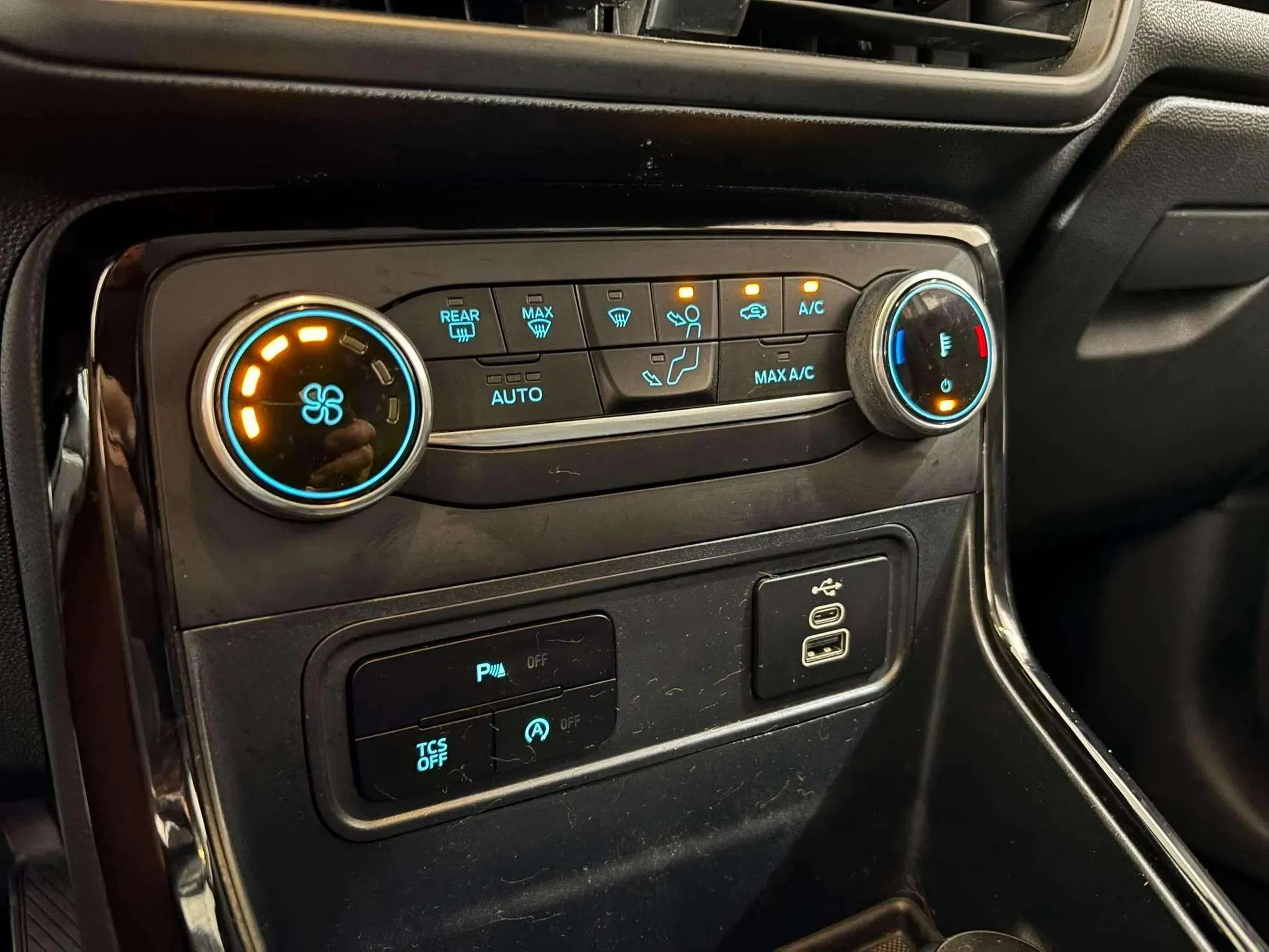 Ford EcoSport 1.0T EcoBoost Active - foto 12