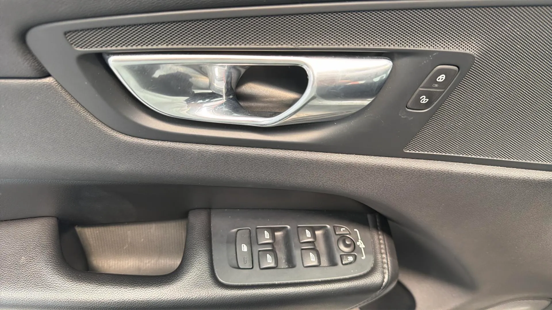 Volvo XC60 2.0 B4 D AWD Momentum Pro - foto 11