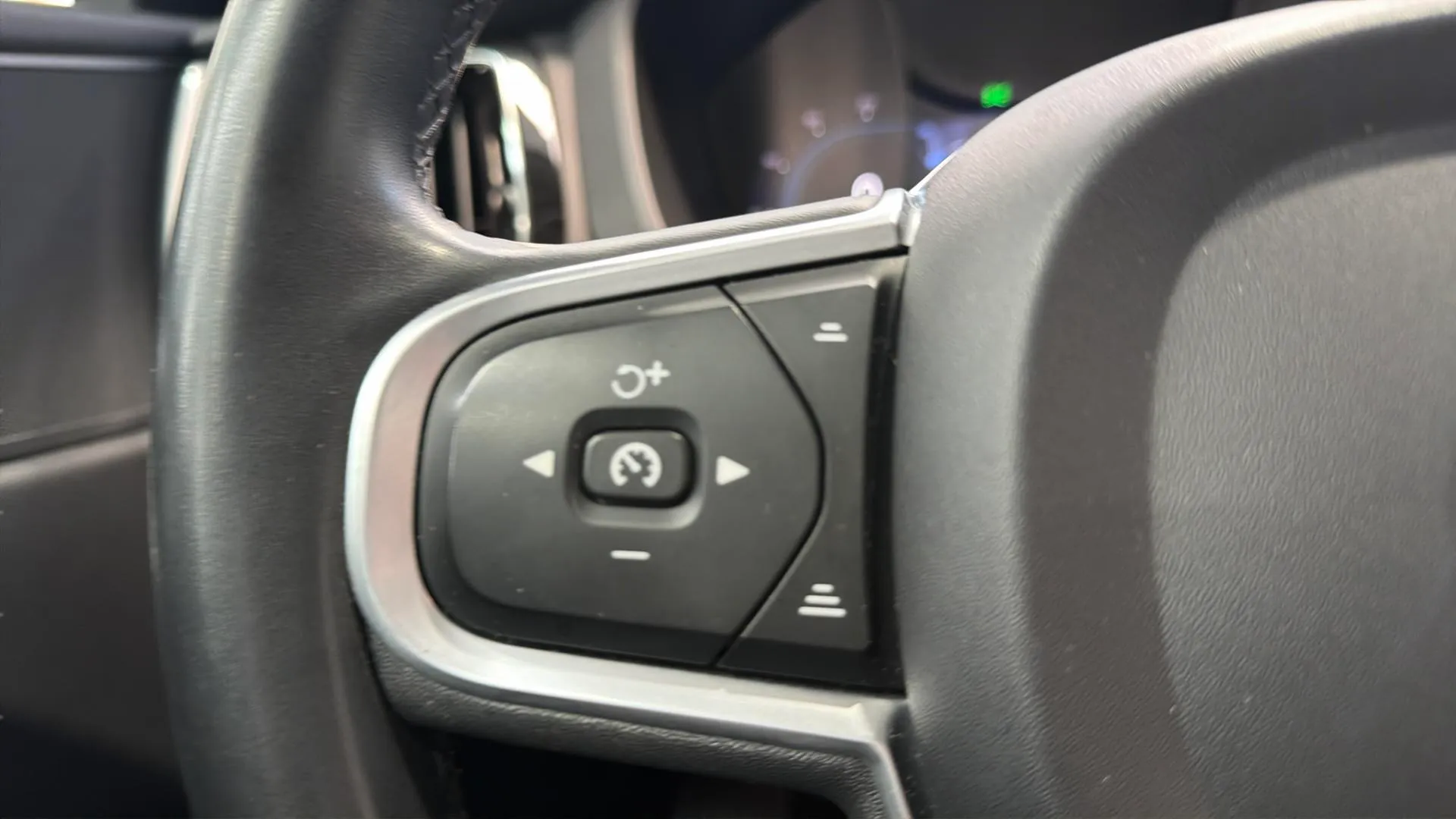 Volvo XC60 2.0 B4 D AWD Momentum Pro - foto 12