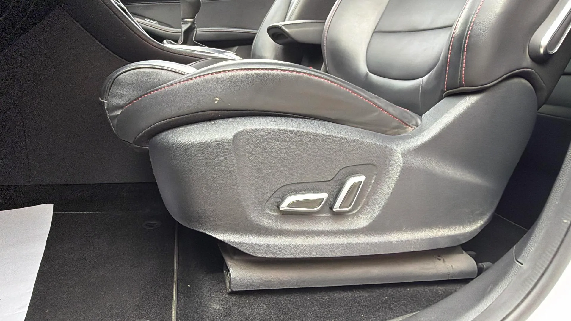 MG HS 1.5 Turbo GDI Luxury - foto 24