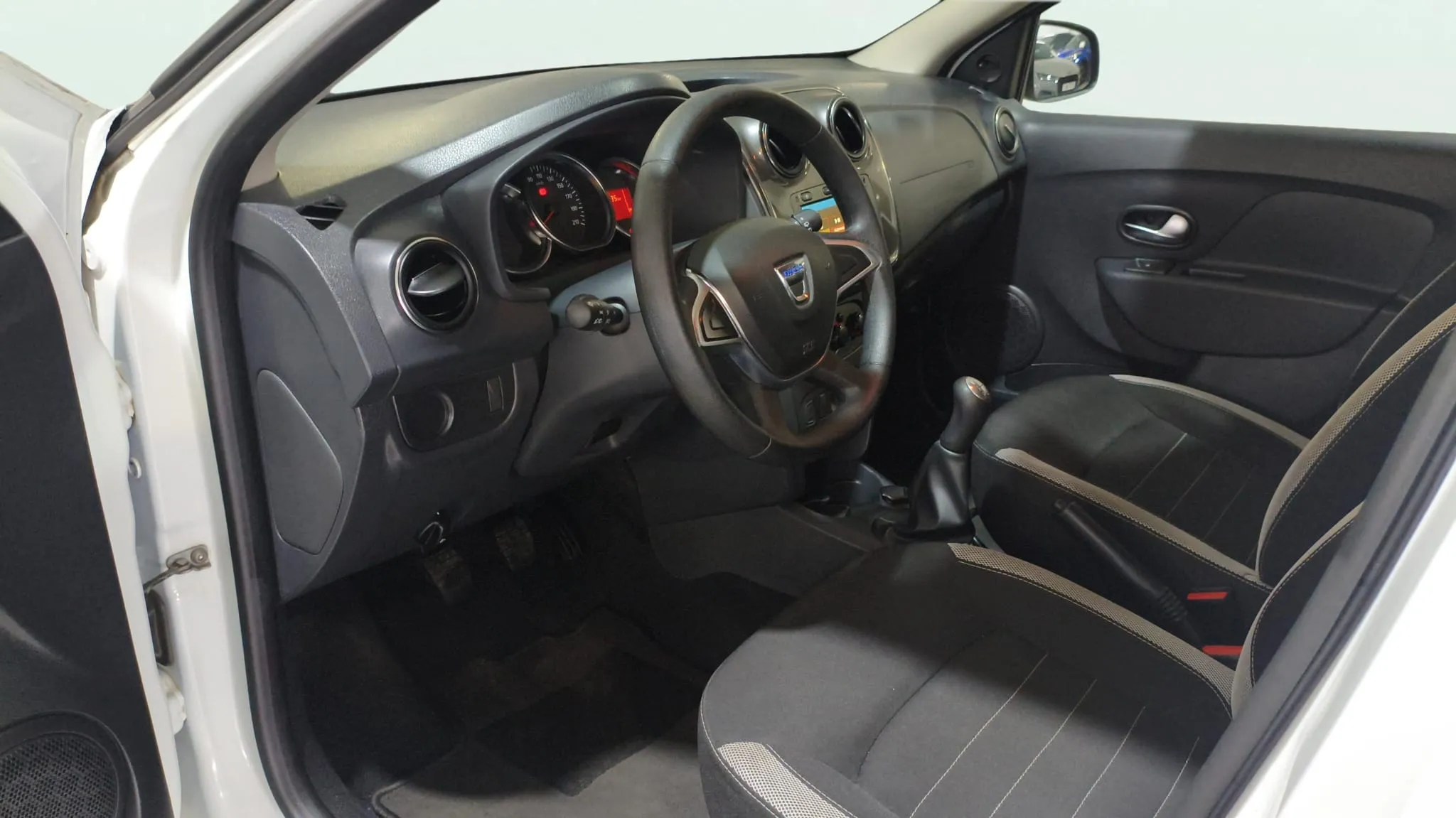 Dacia Sandero Access 1.0 - foto 17