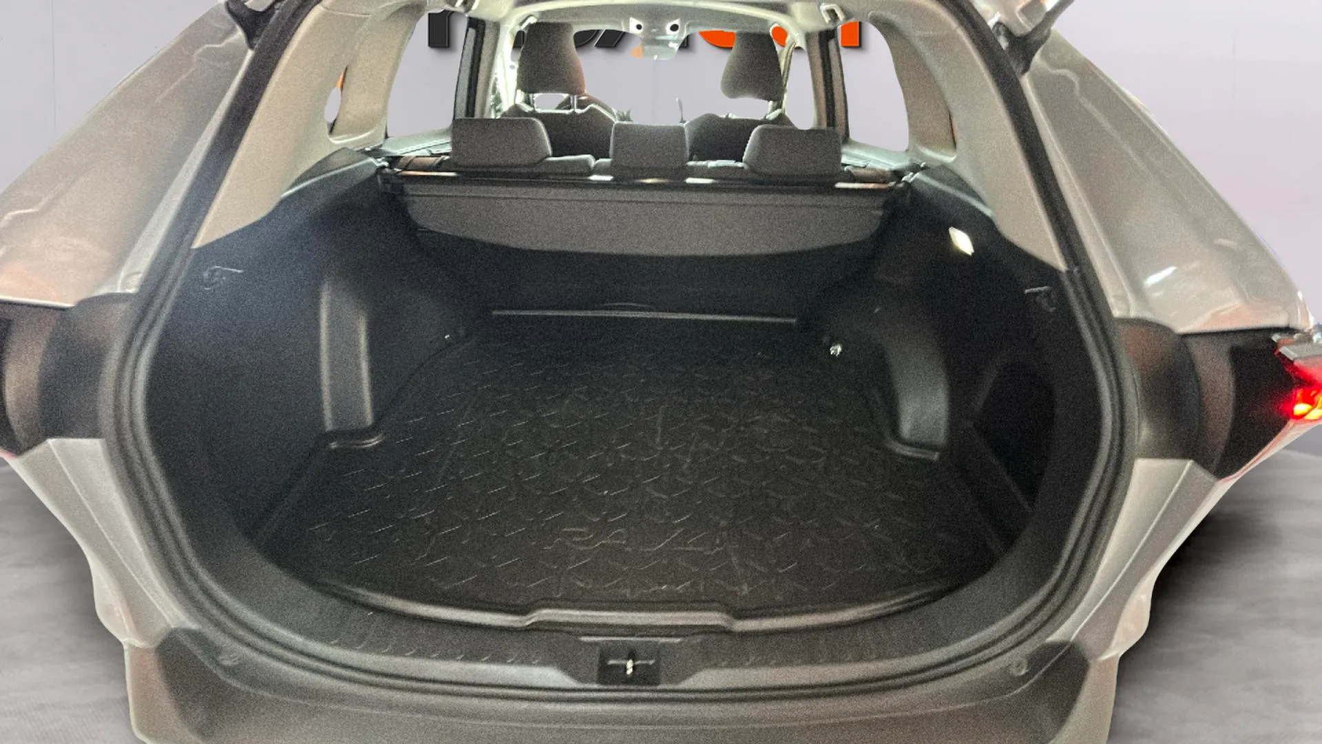 Toyota RAV4 2.5l 220H Advance - foto 15