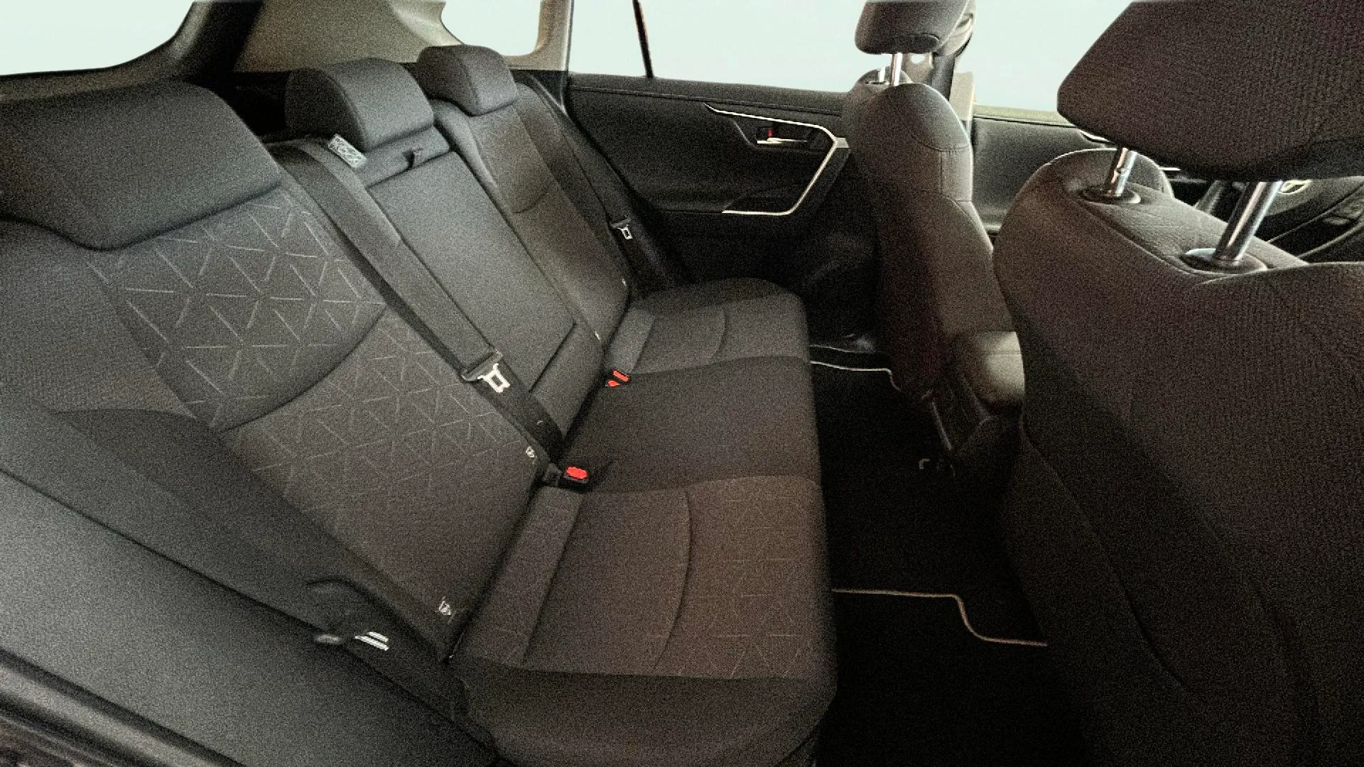 Toyota RAV4 2.5l 220H Advance - foto 13