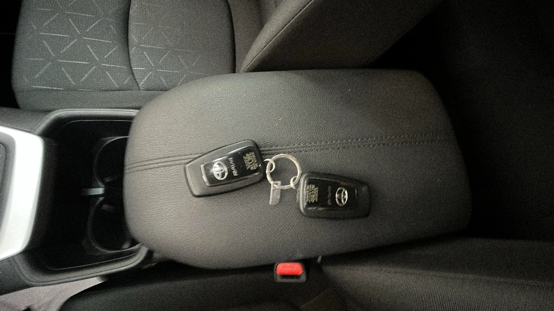 Toyota RAV4 2.5l 220H Advance - foto 20