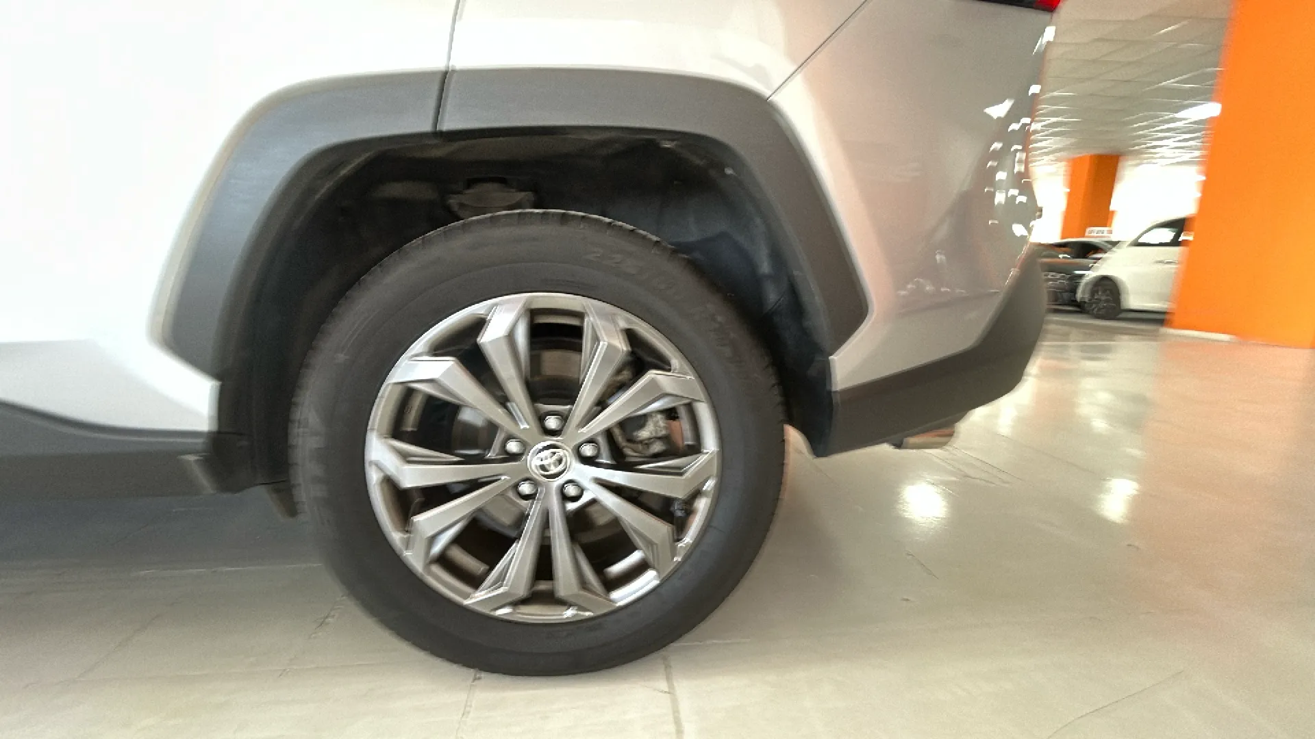 Toyota RAV4 2.5l 220H Advance - foto 17