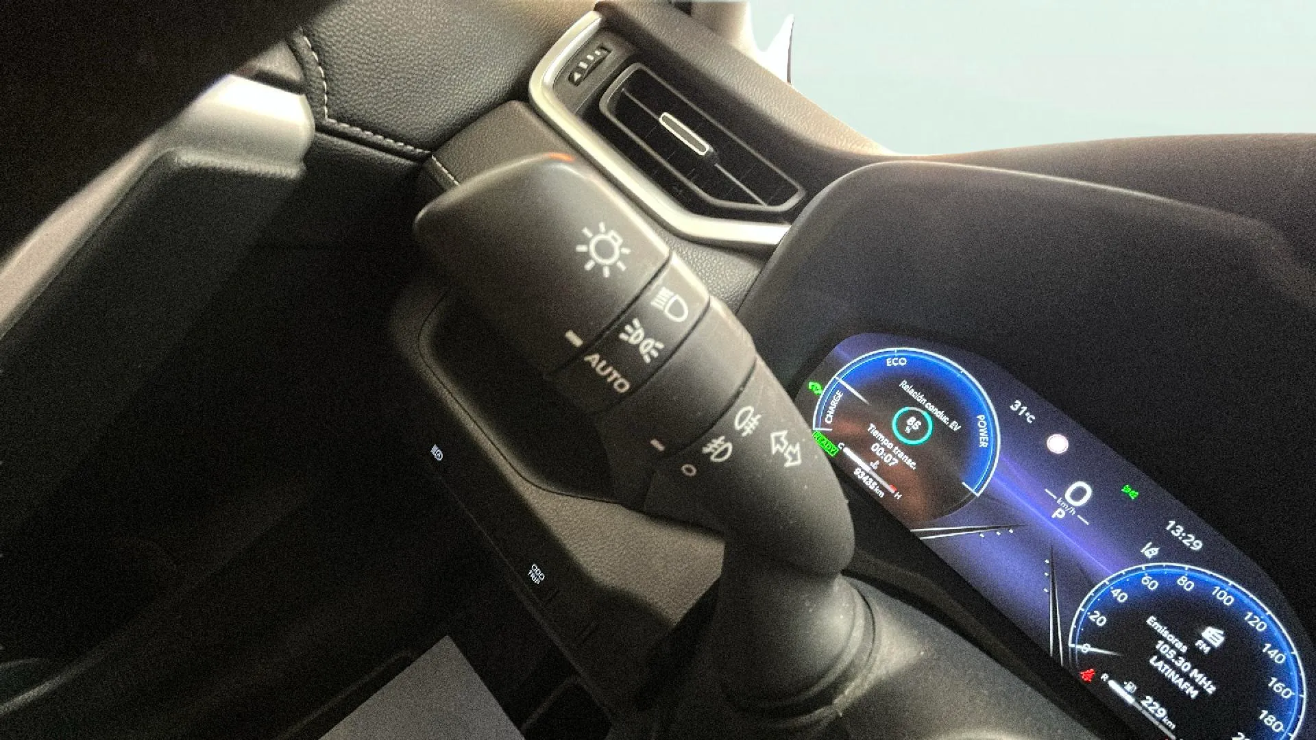 Toyota RAV4 2.5l 220H Advance - foto 27