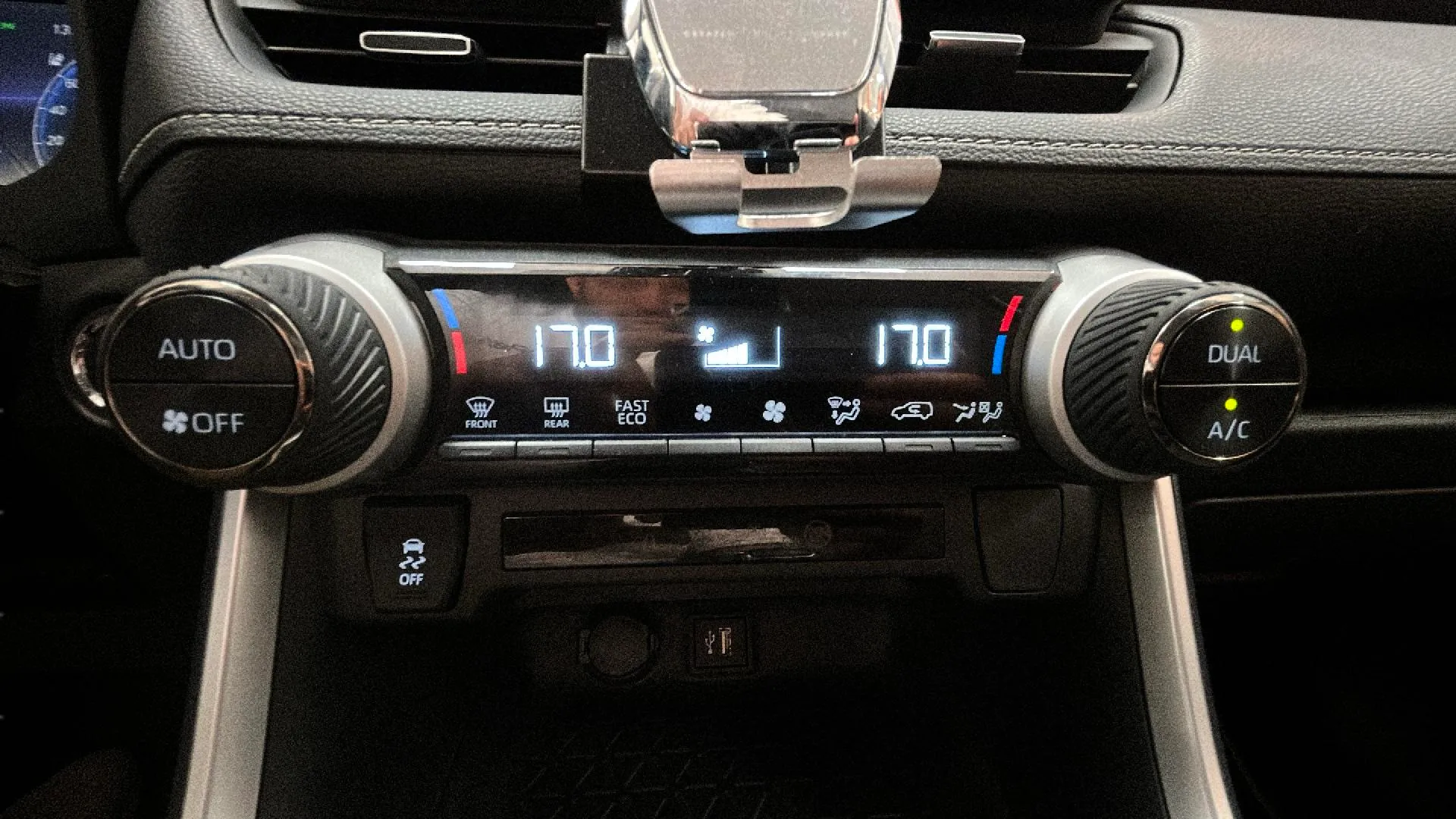Toyota RAV4 2.5l 220H Advance - foto 24