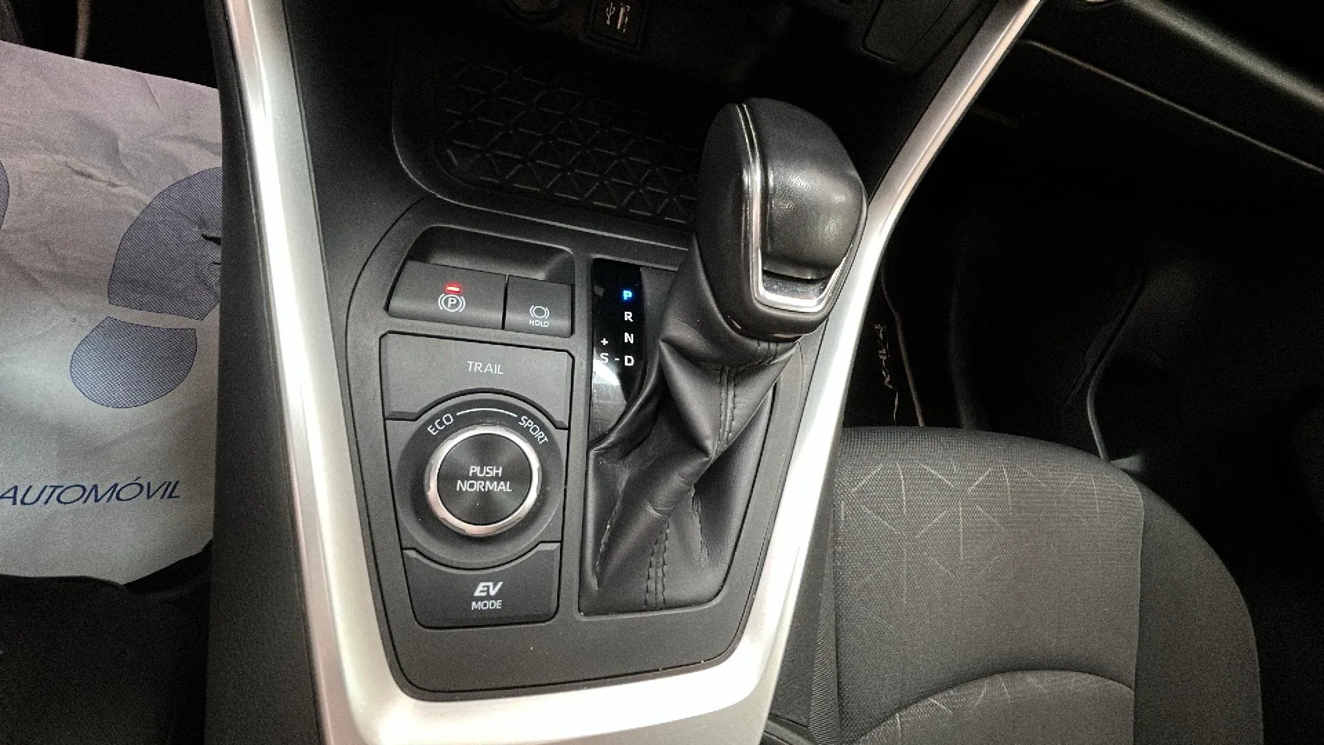 Toyota RAV4 2.5l 220H Advance - foto 25