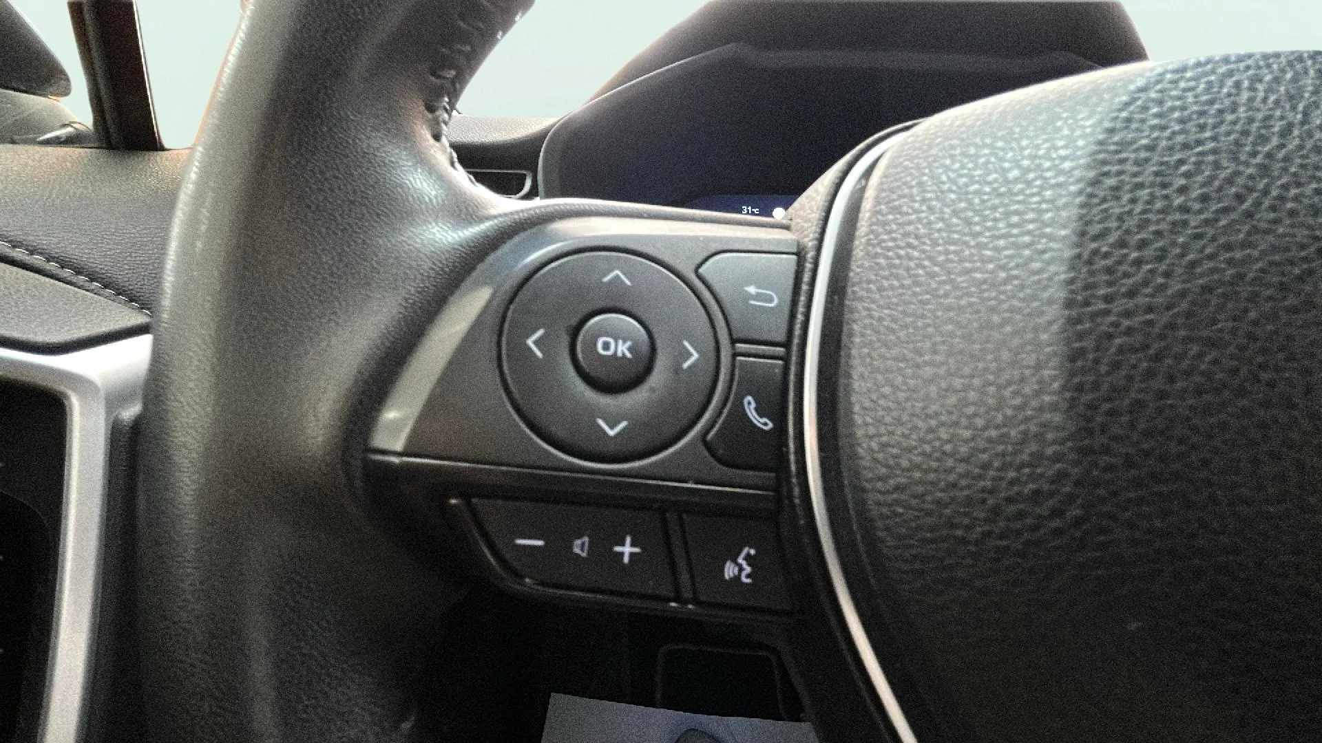 Toyota RAV4 2.5l 220H Advance - foto 29