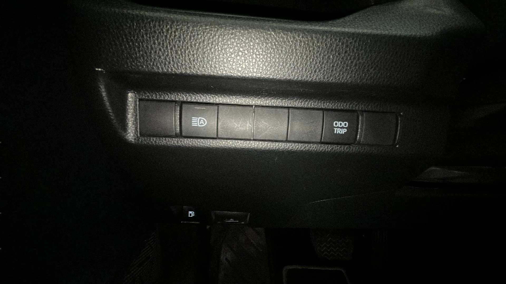 Toyota RAV4 2.5l 220H Advance - foto 30