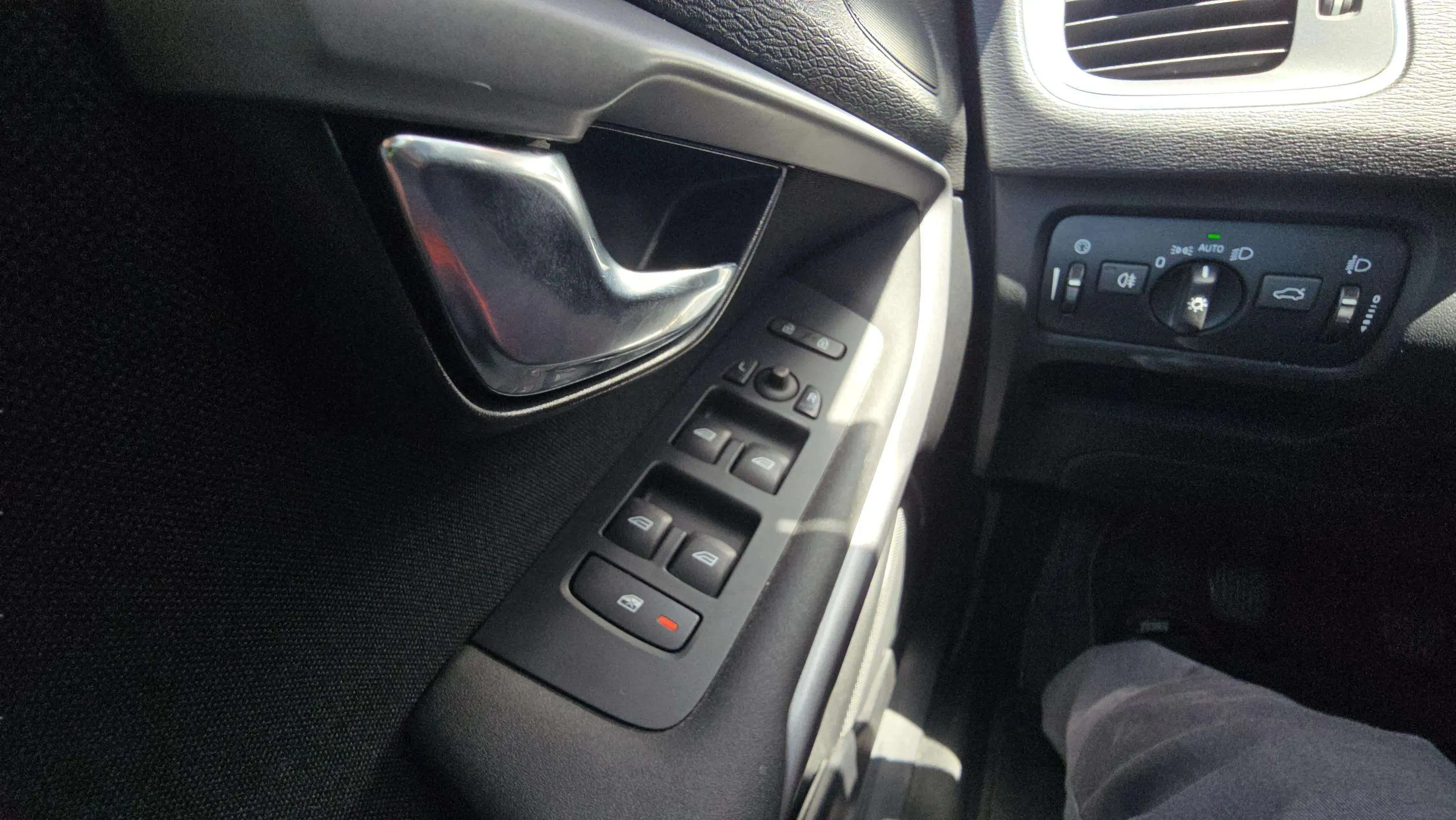 Volvo V40 2.0 D2 Inscription - foto 16