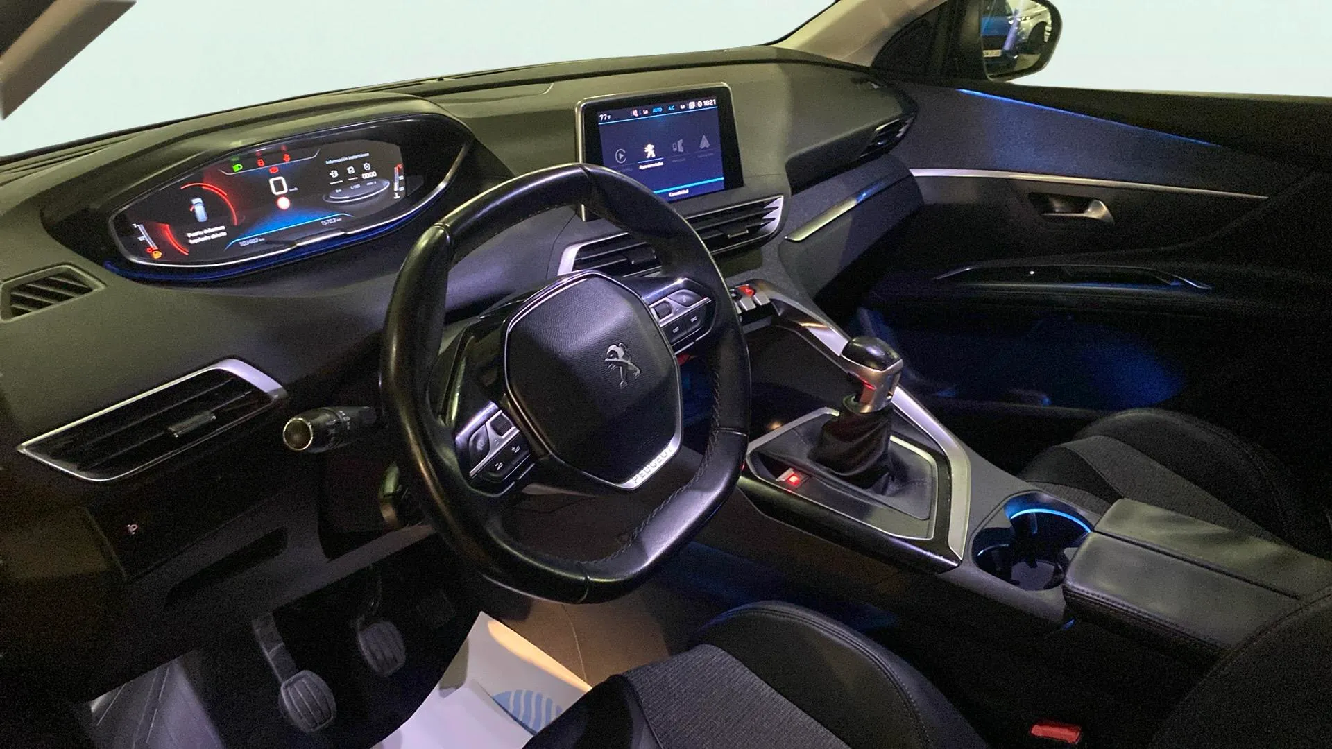 Peugeot 5008 Allure 1.2L PureTech - foto 11