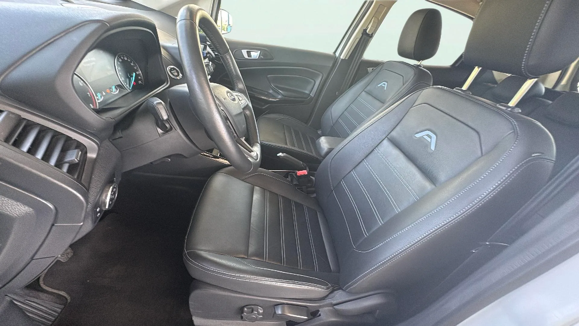 Ford EcoSport 1.0T EcoBoost Active - foto 25