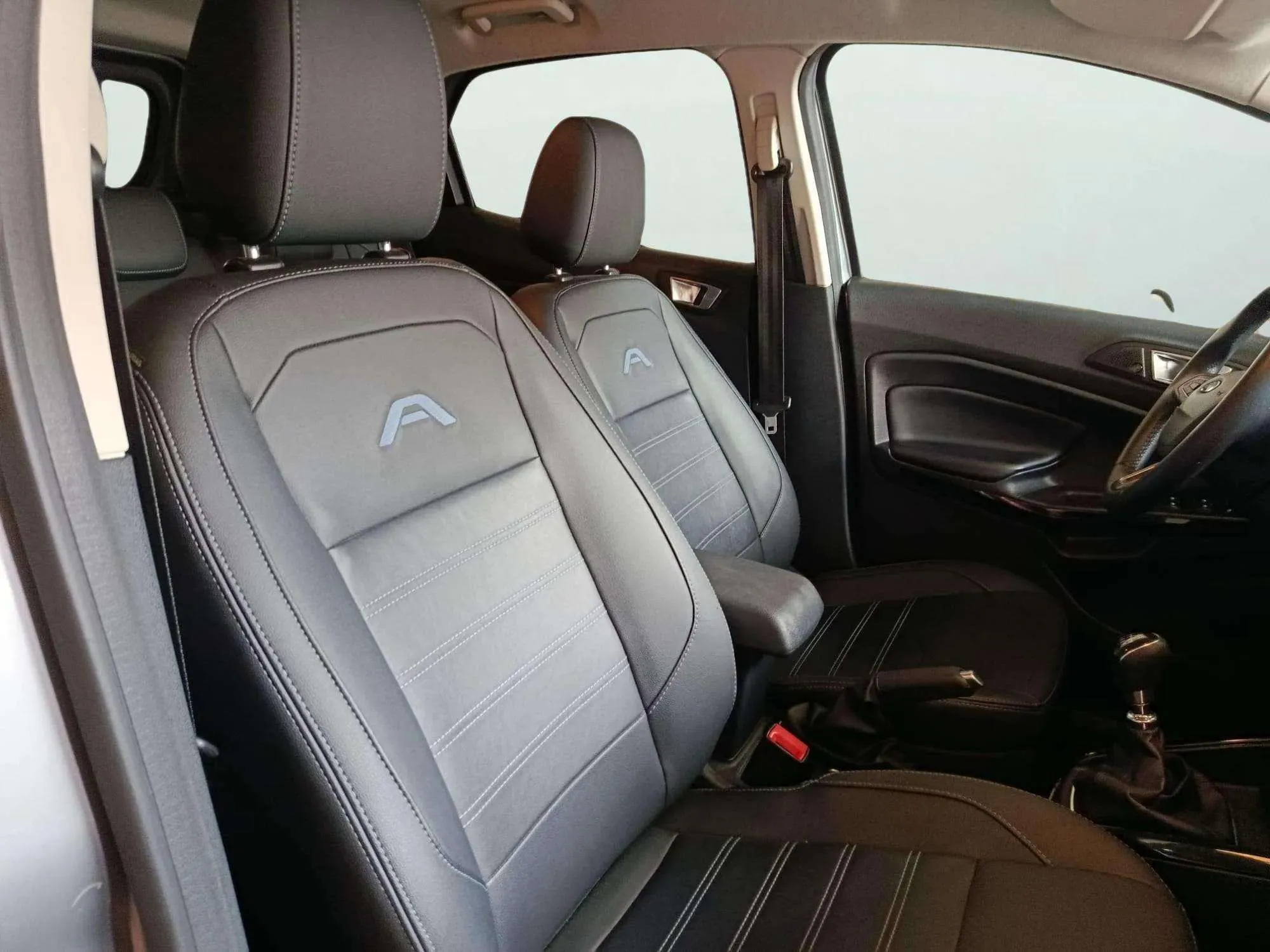 Ford EcoSport 1.0T EcoBoost Active - foto 18
