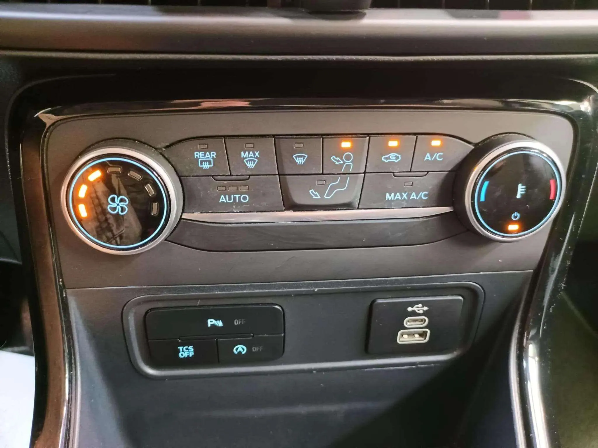 Ford EcoSport 1.0T EcoBoost Active - foto 13