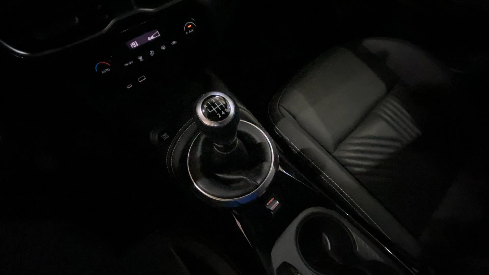 Nissan Juke DIG-T Tekna - foto 12