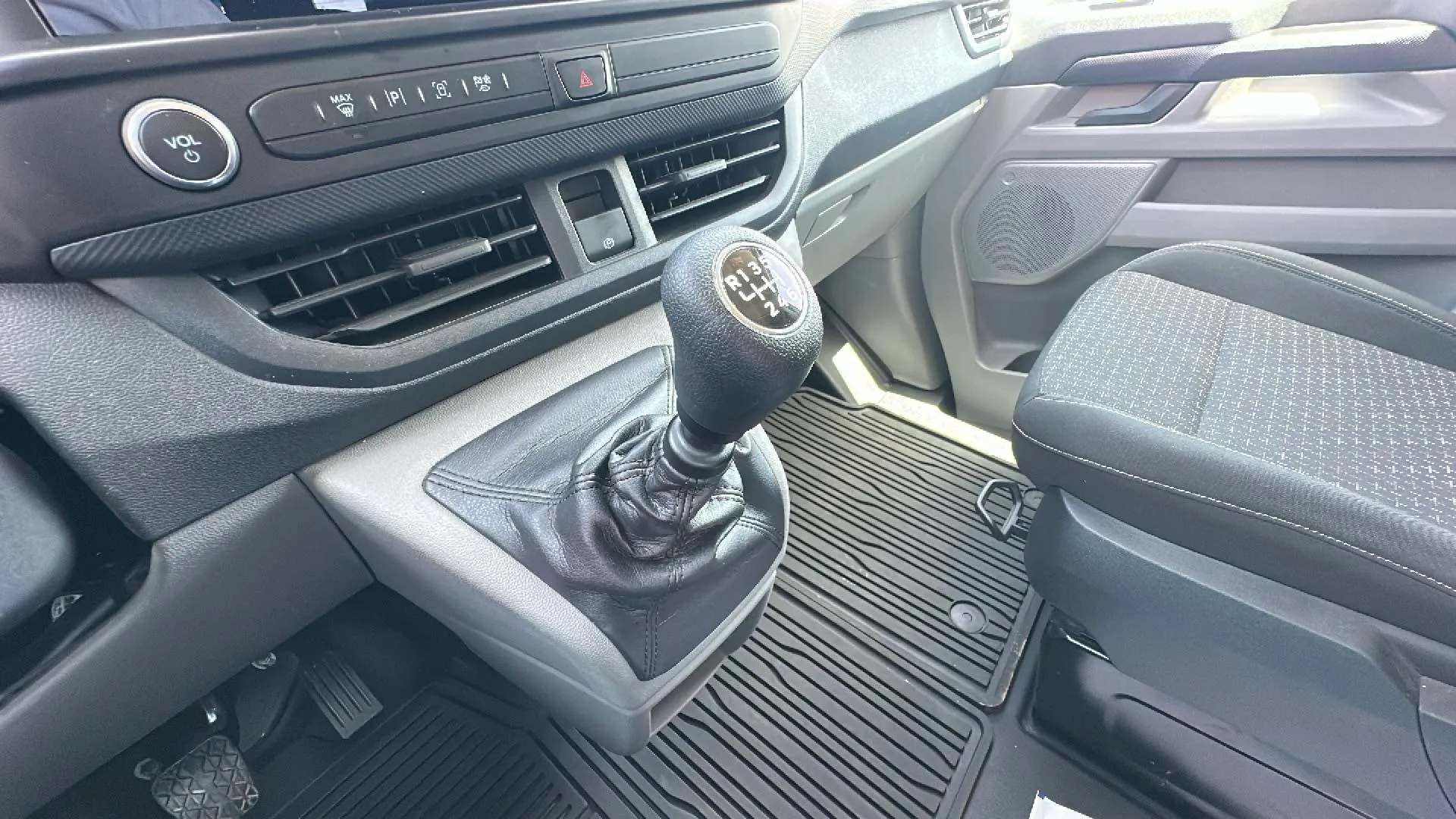 Ford Transit Custom Kombi 2.0 Eco 100 320 L1 Limited AWD - foto 11