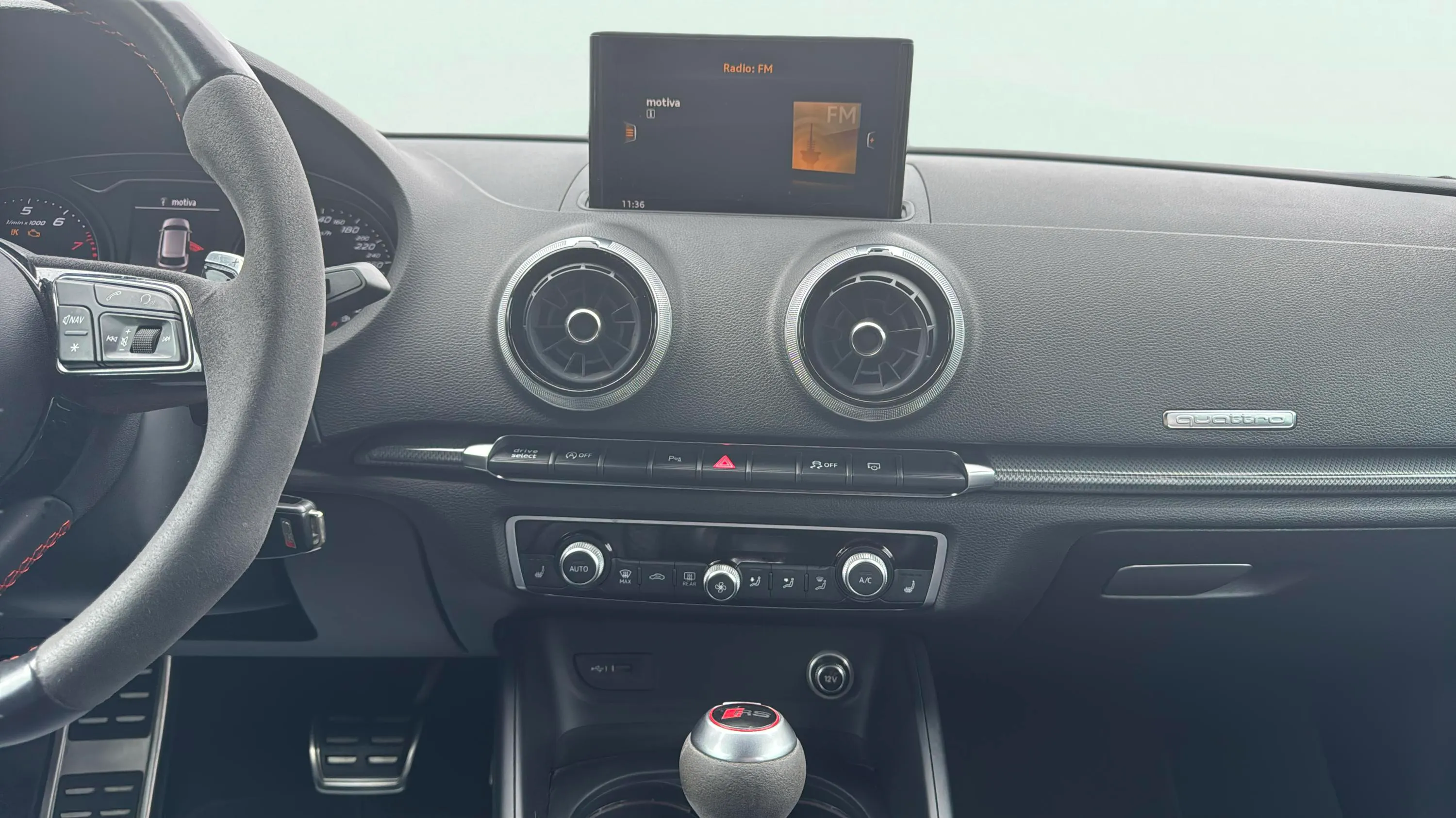 Audi A3 RS3 Sportback TFSI quattro S tron - foto 11