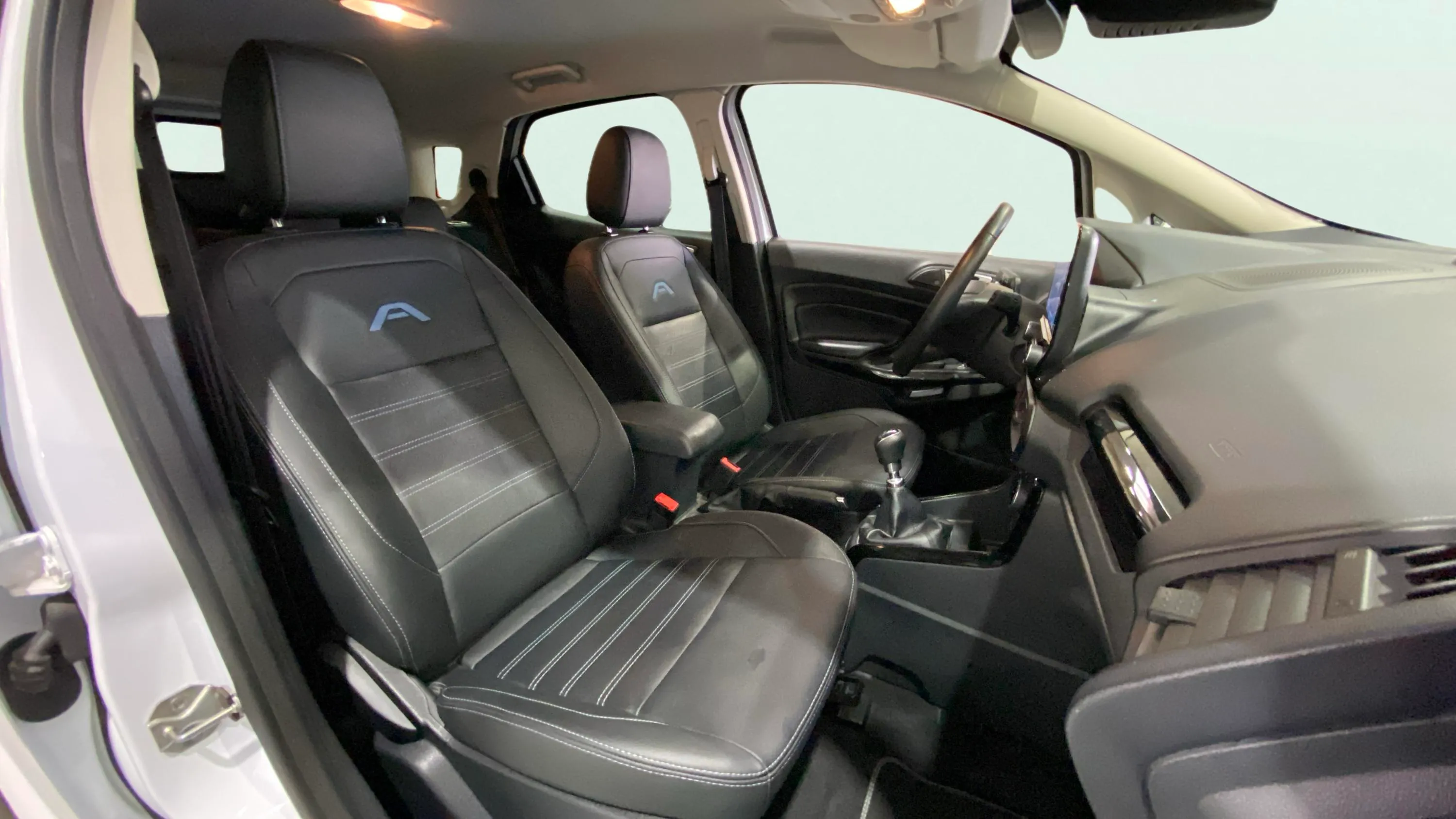 Ford EcoSport 1.0T EcoBoost Active - foto 11