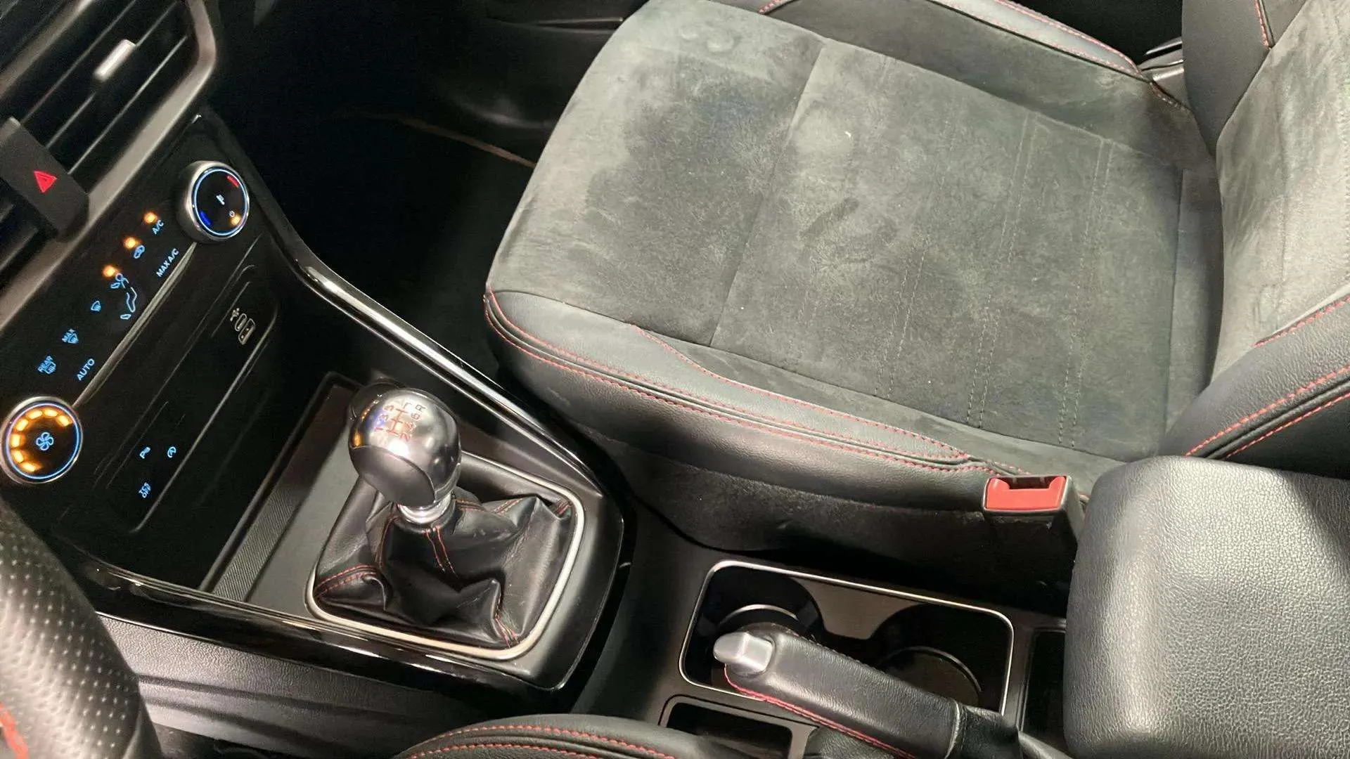 Ford EcoSport 1.0T EcoBoost ST Line - foto 22
