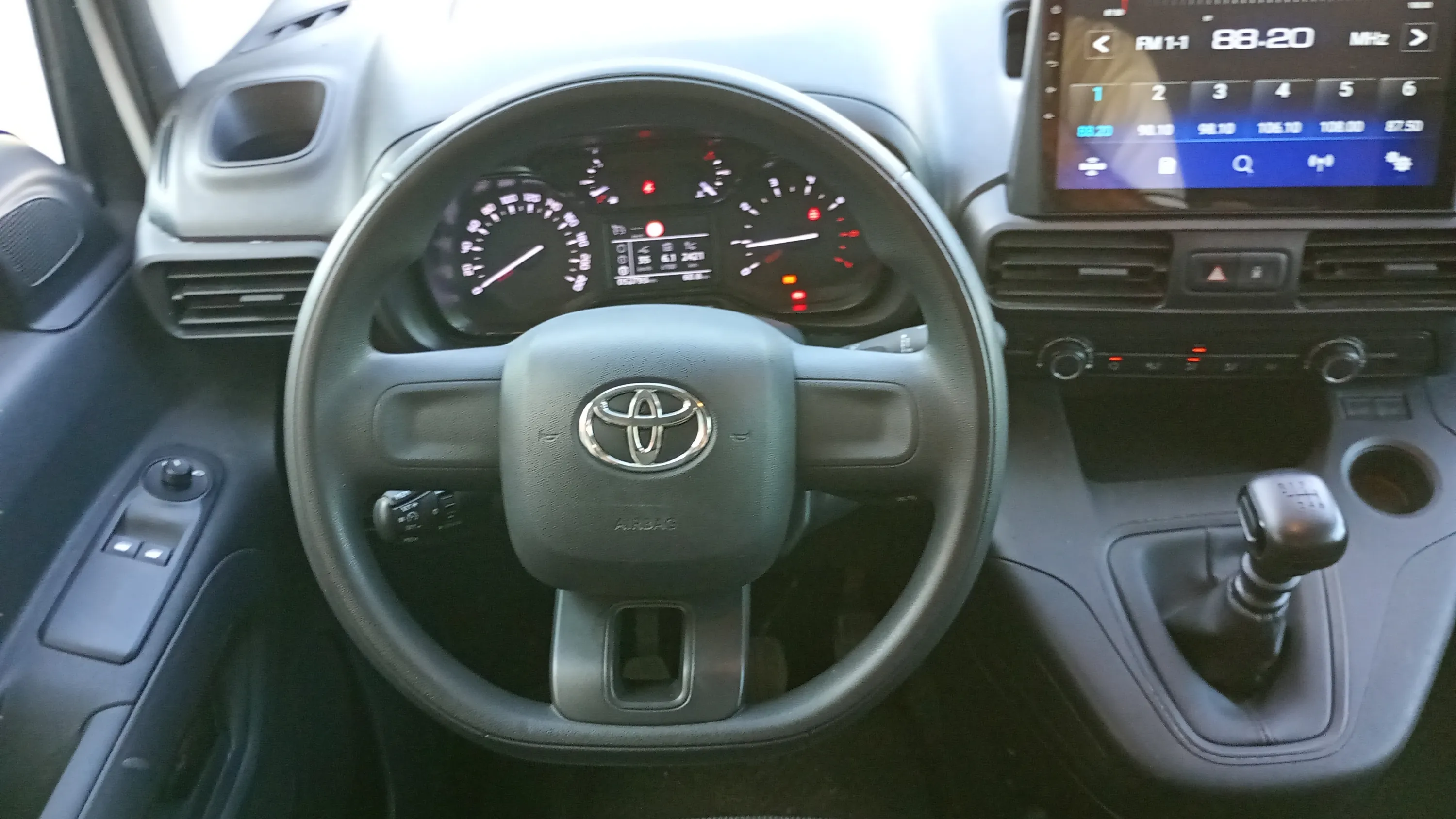 Toyota Proace City 1499 cm³ - foto 11