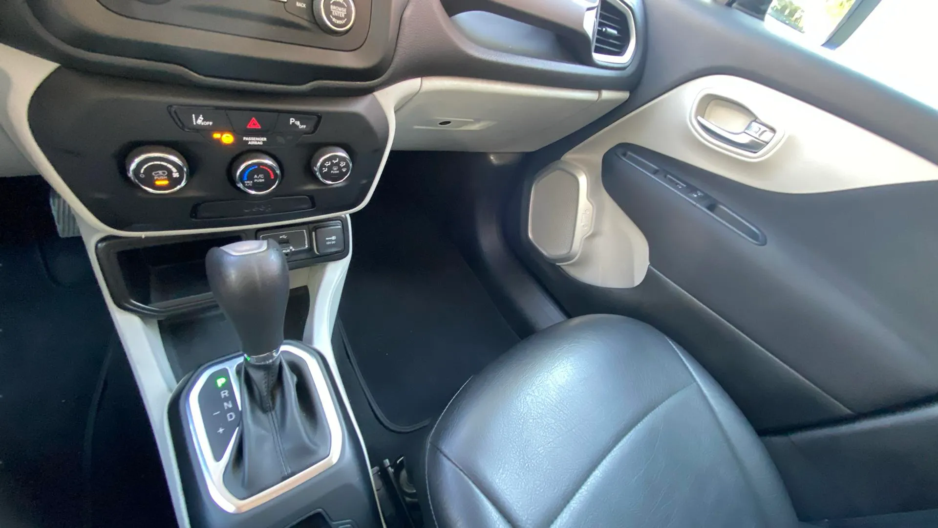 Jeep Renegade 1.3G Limited 4x2 Ddct - foto 17