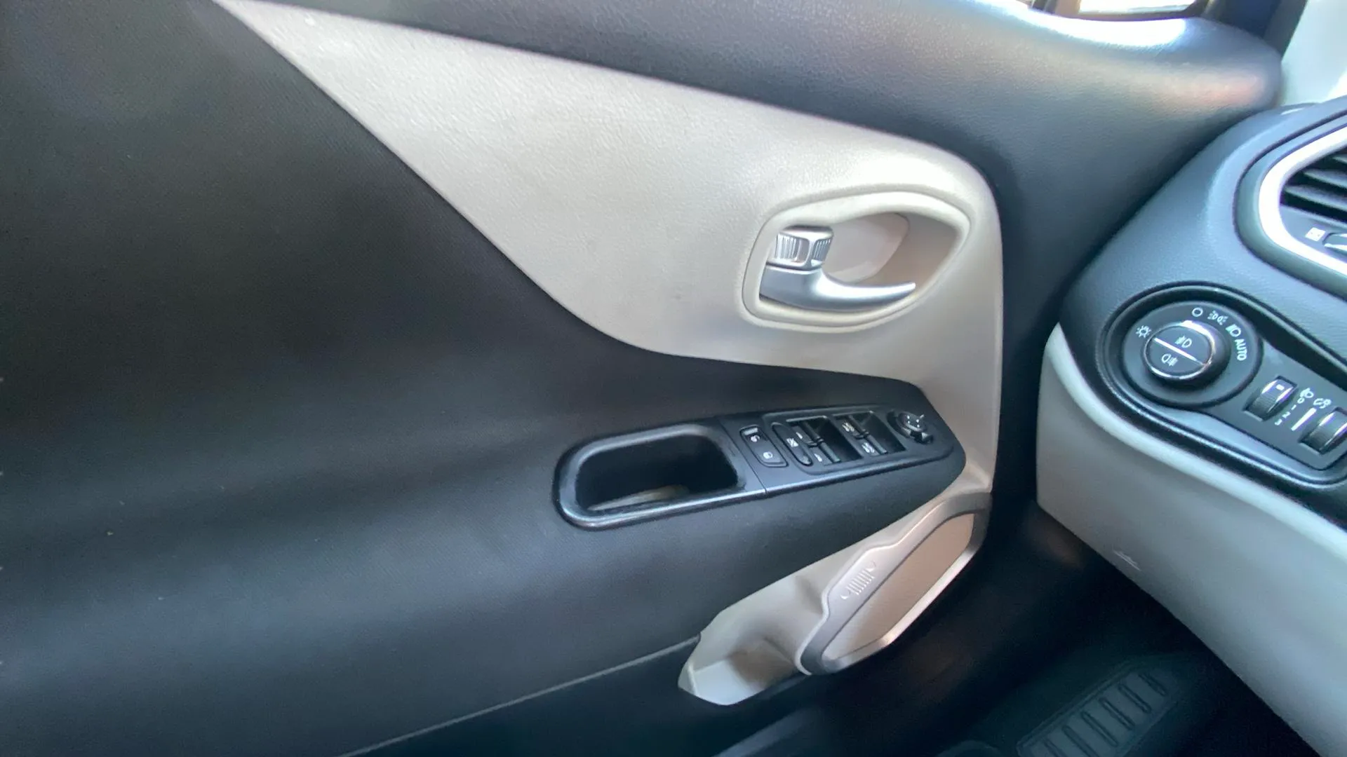Jeep Renegade 1.3G Limited 4x2 Ddct - foto 13
