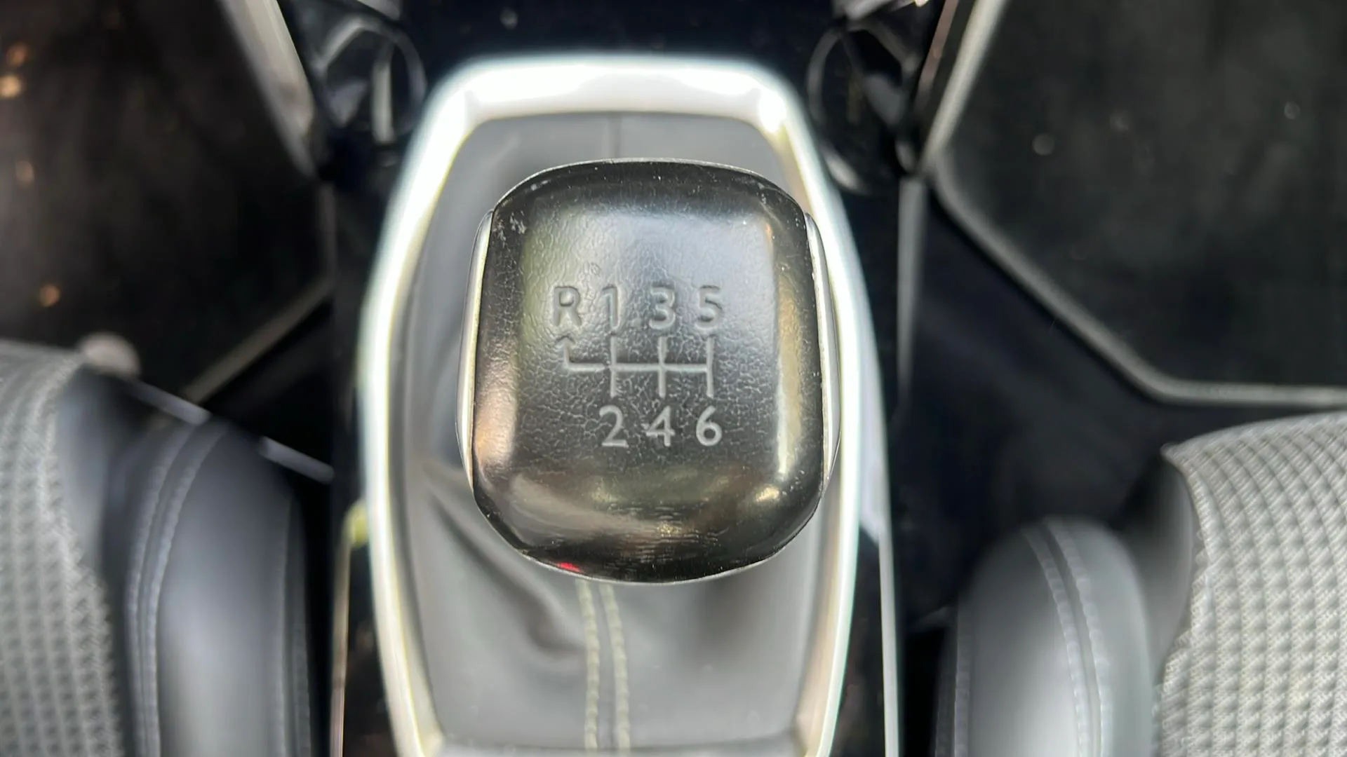Peugeot 208 PureTech GT Line - foto 17