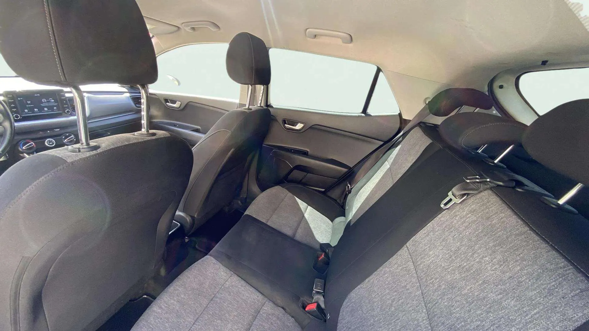 Kia Stonic 1.0 T-GDi Business - foto 14
