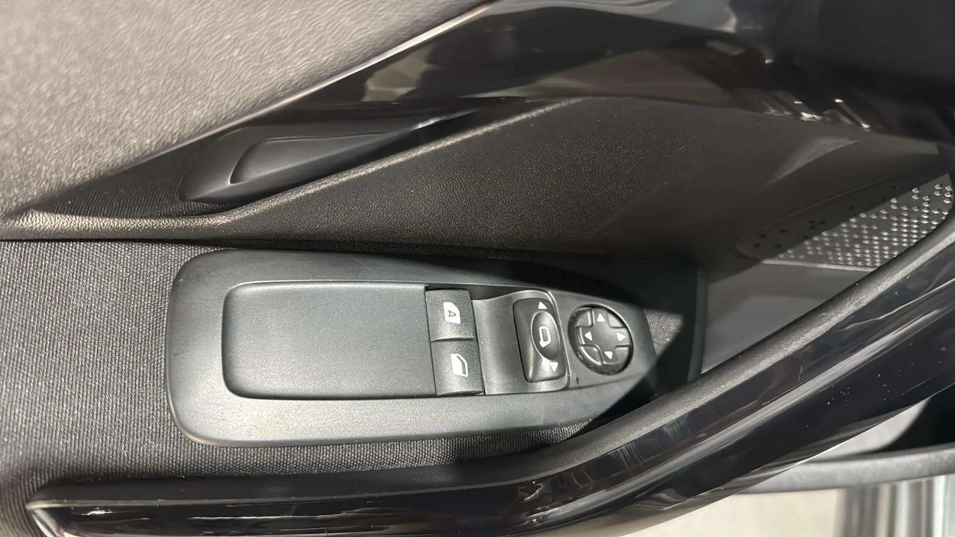 Peugeot 208 Active BlueHDi - foto 20
