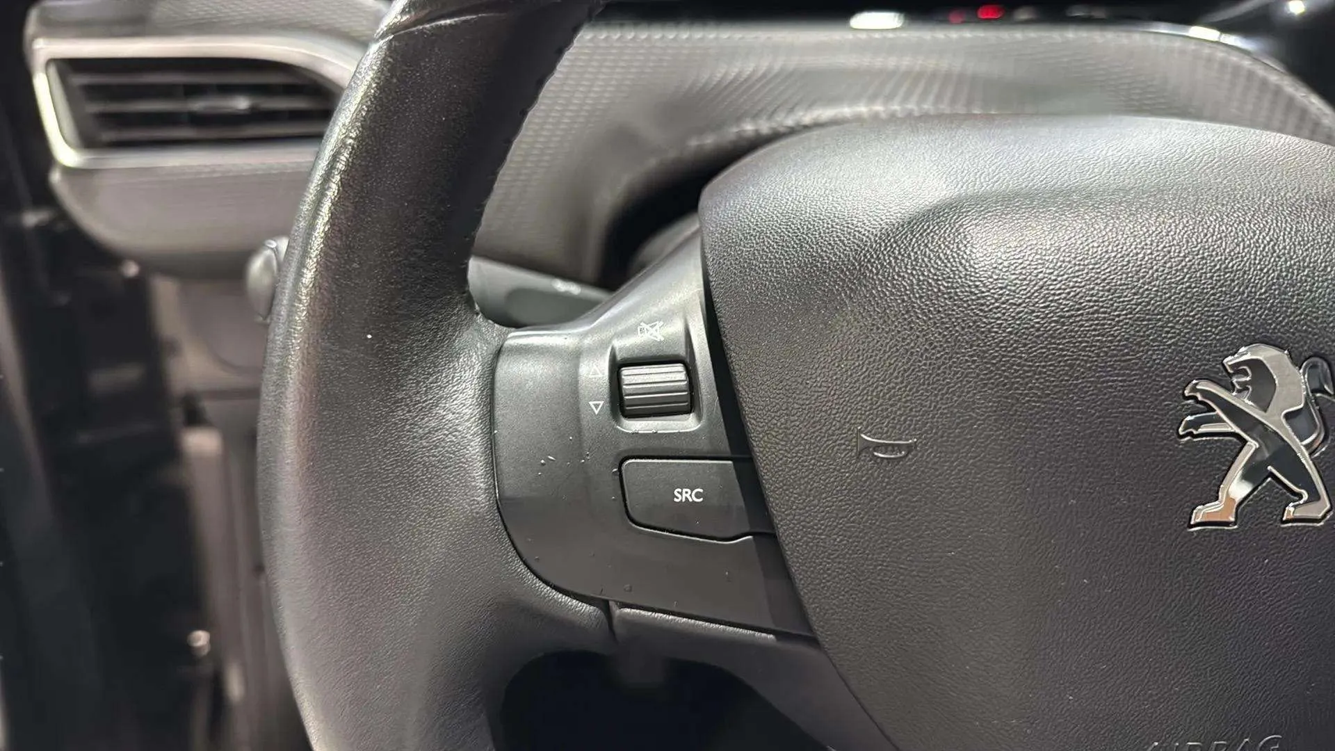 Peugeot 208 Active BlueHDi - foto 12