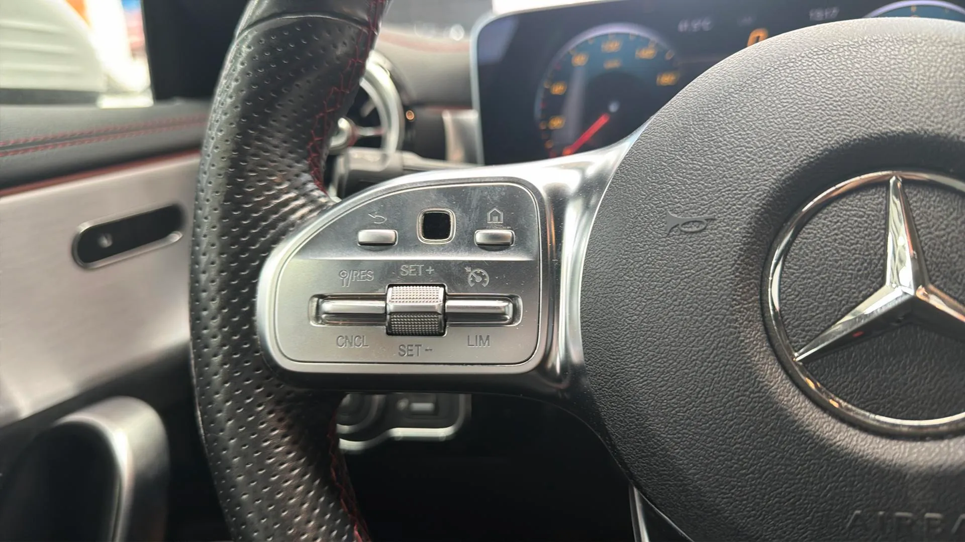Mercedes-Benz CLA 200 D DCT - foto 12