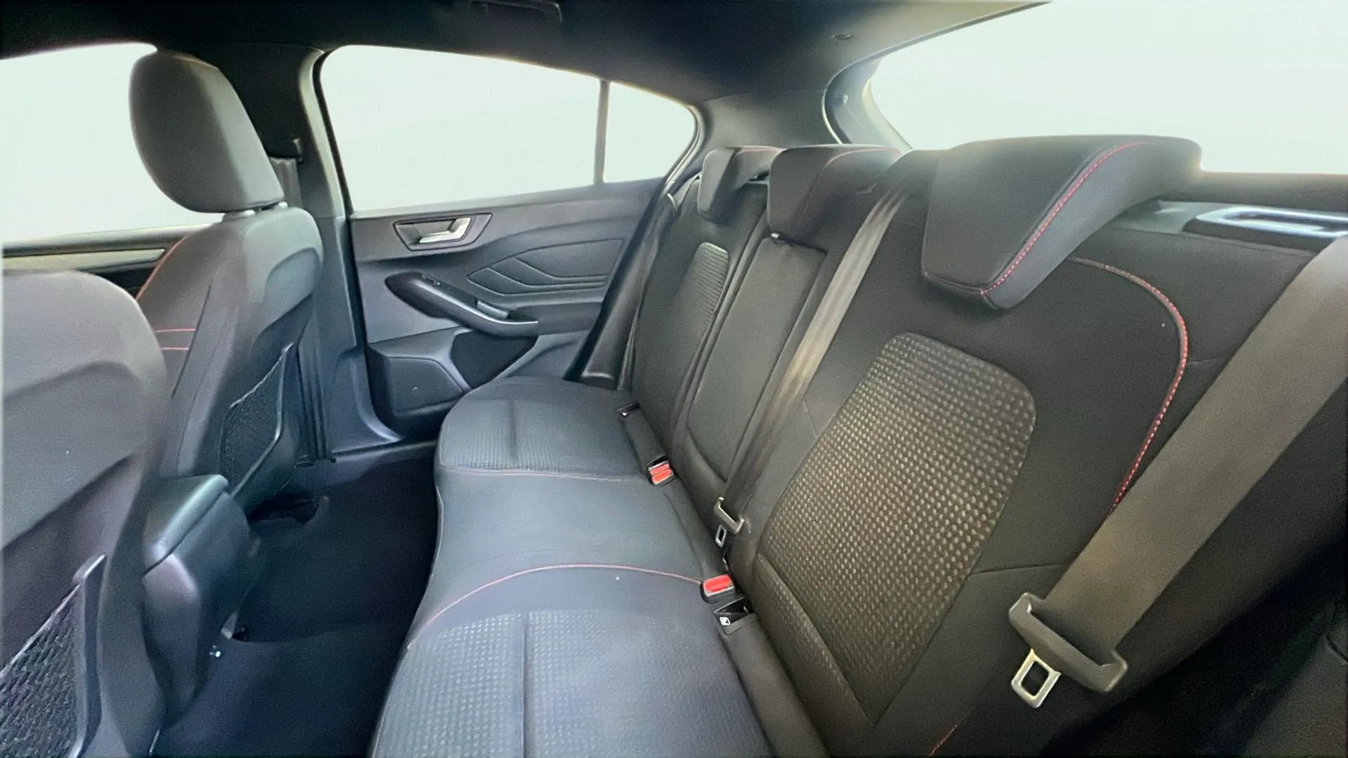 Ford Focus 1.0 Ecob. MHEV ST-Line Design SIP - foto 18