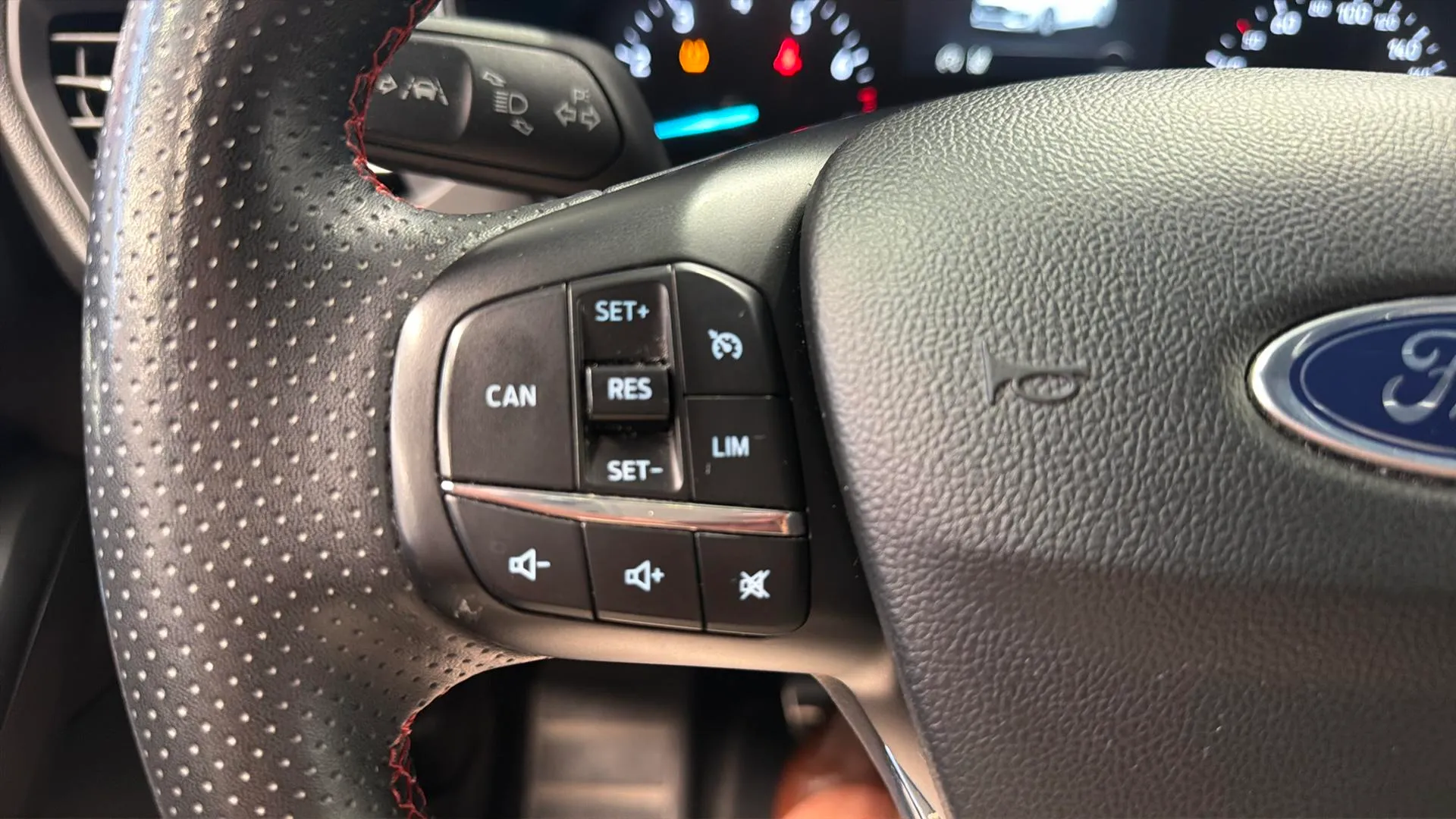 Ford Focus 1.0 EcoBoost MHEV ST-Line Design SIP - foto 19