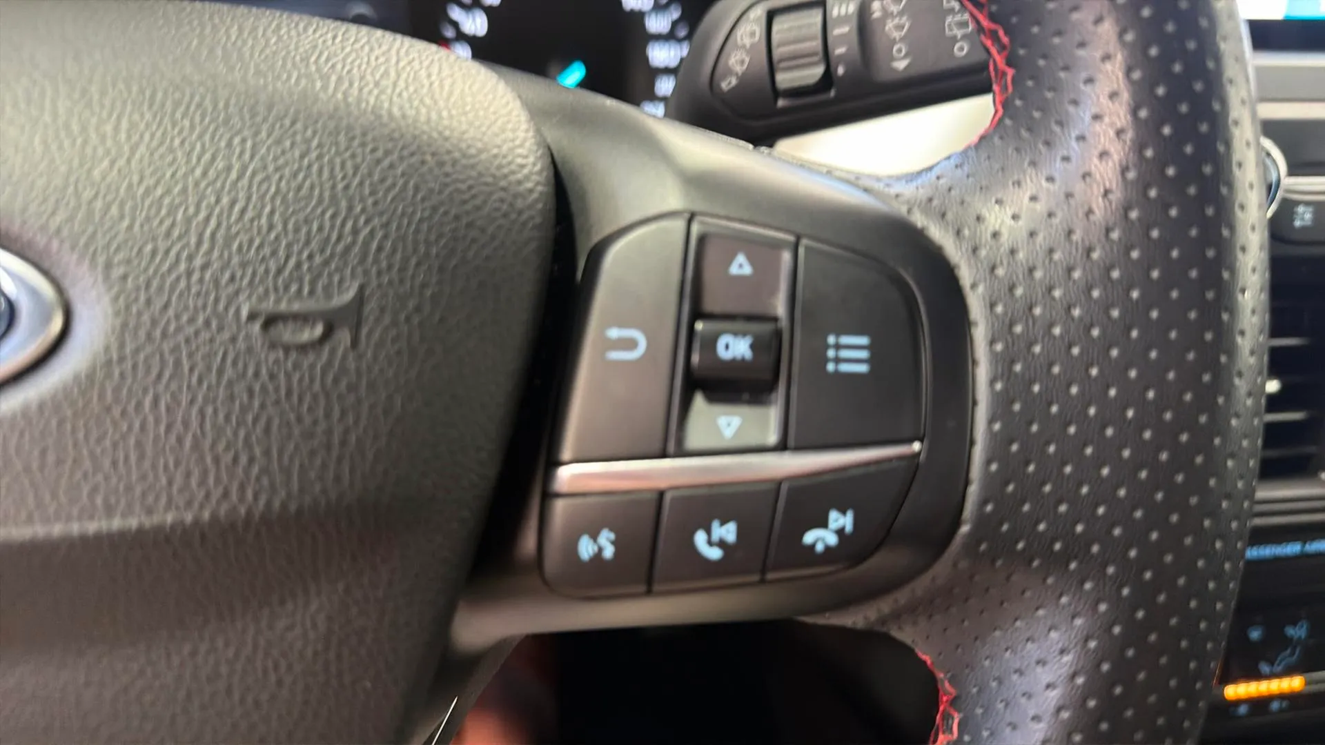 Ford Focus 1.0 EcoBoost MHEV ST-Line Design SIP - foto 20