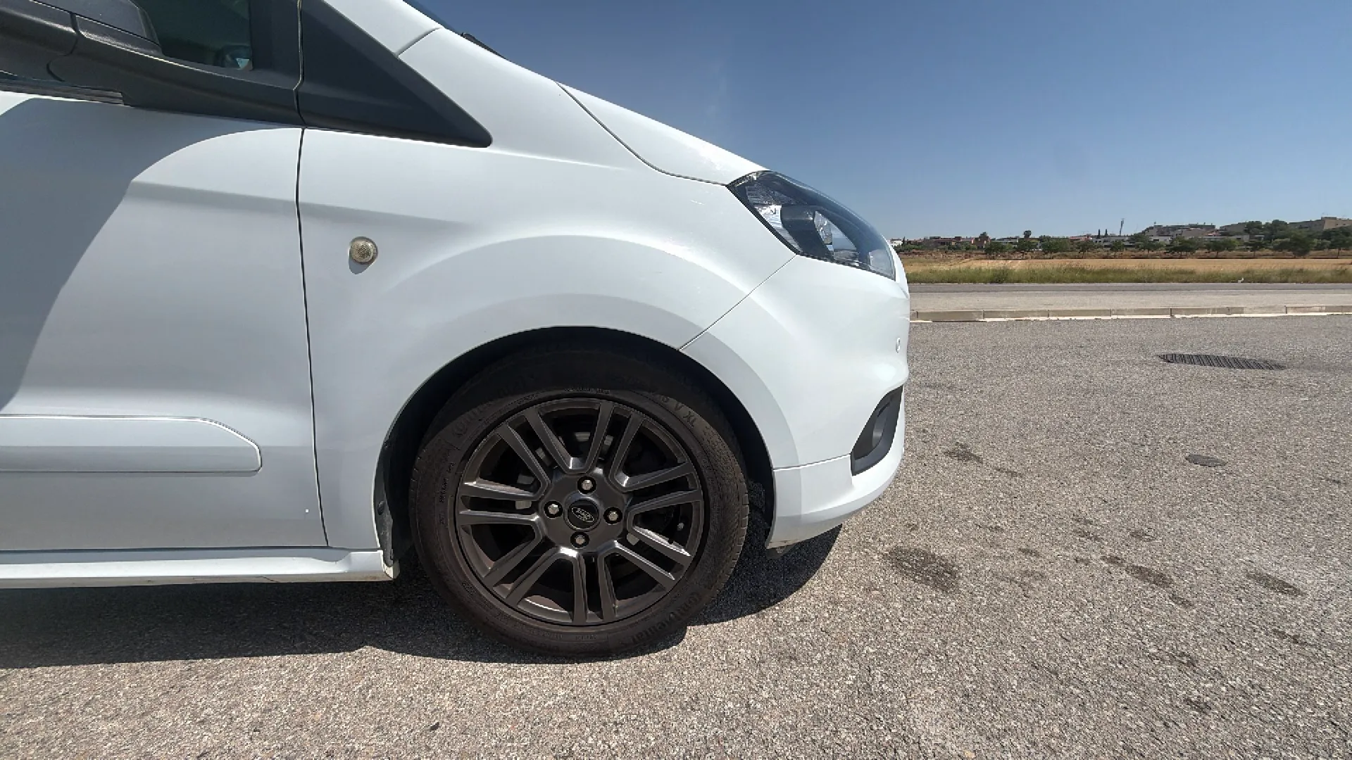 Ford Tourneo Courier 1.5 TDCi Sport - foto 17