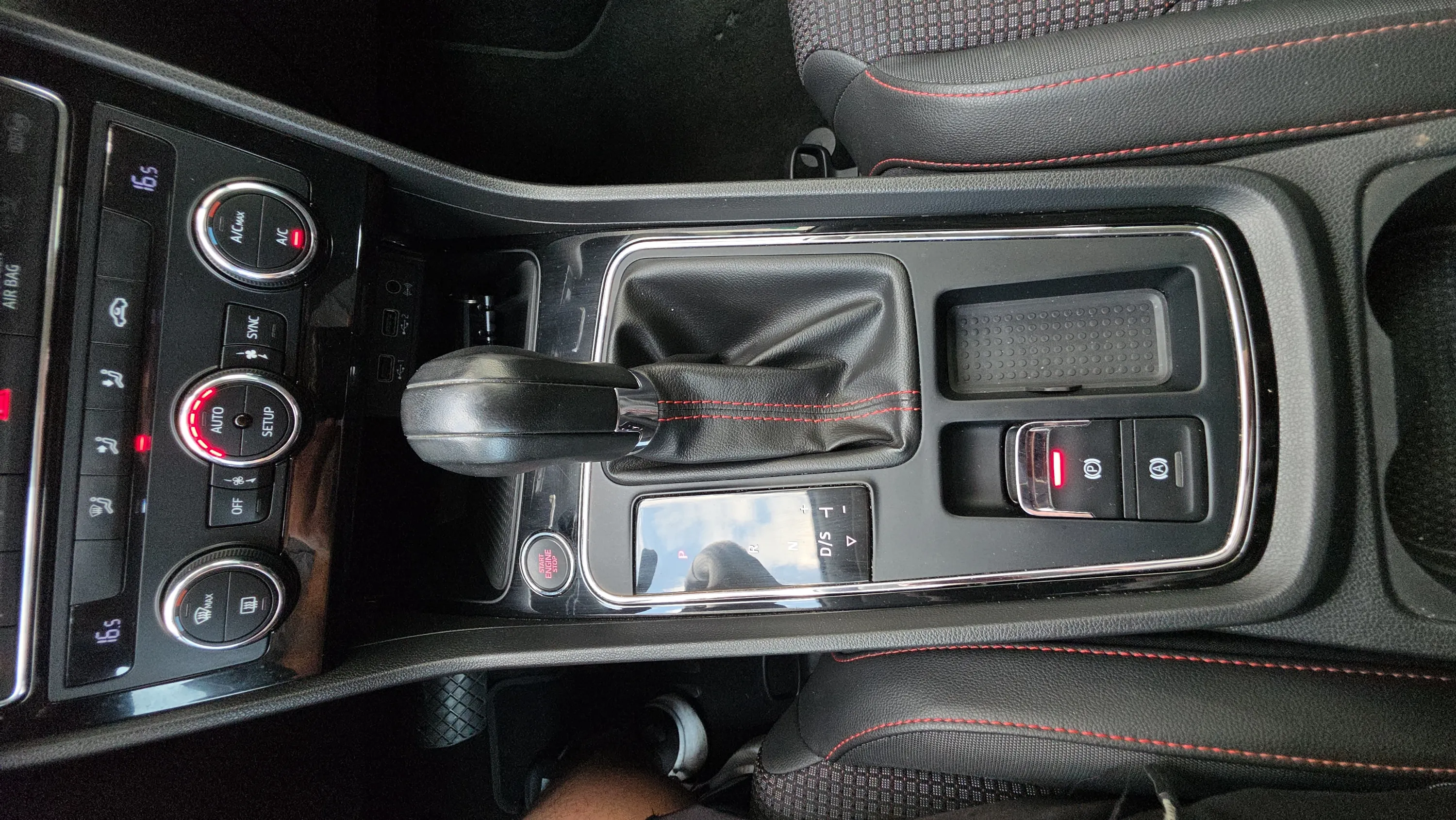 SEAT León ST 2.0 TDI DSG-6 FR Advanced - foto 23