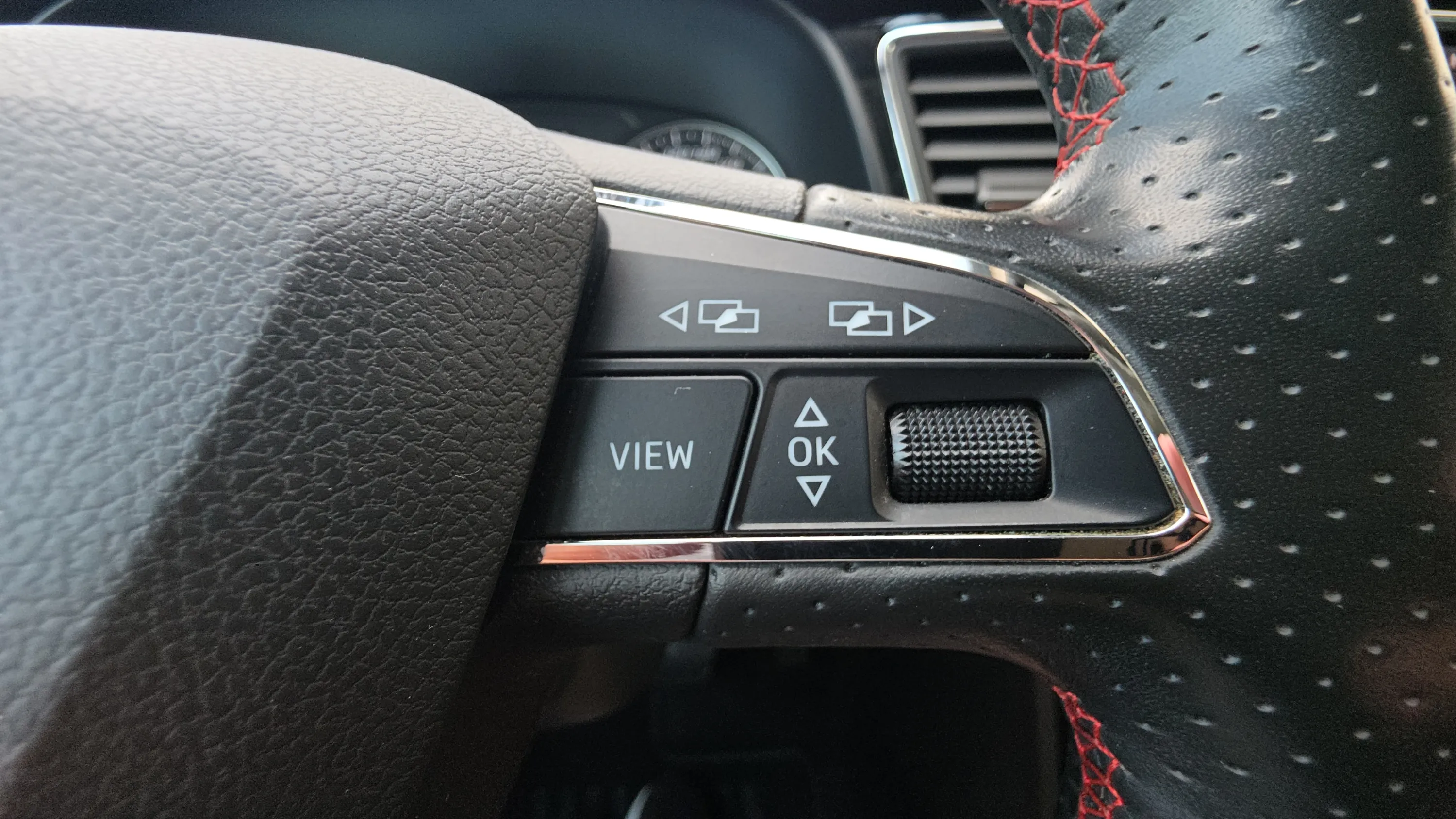 SEAT León ST 2.0 TDI DSG-6 FR Advanced - foto 22