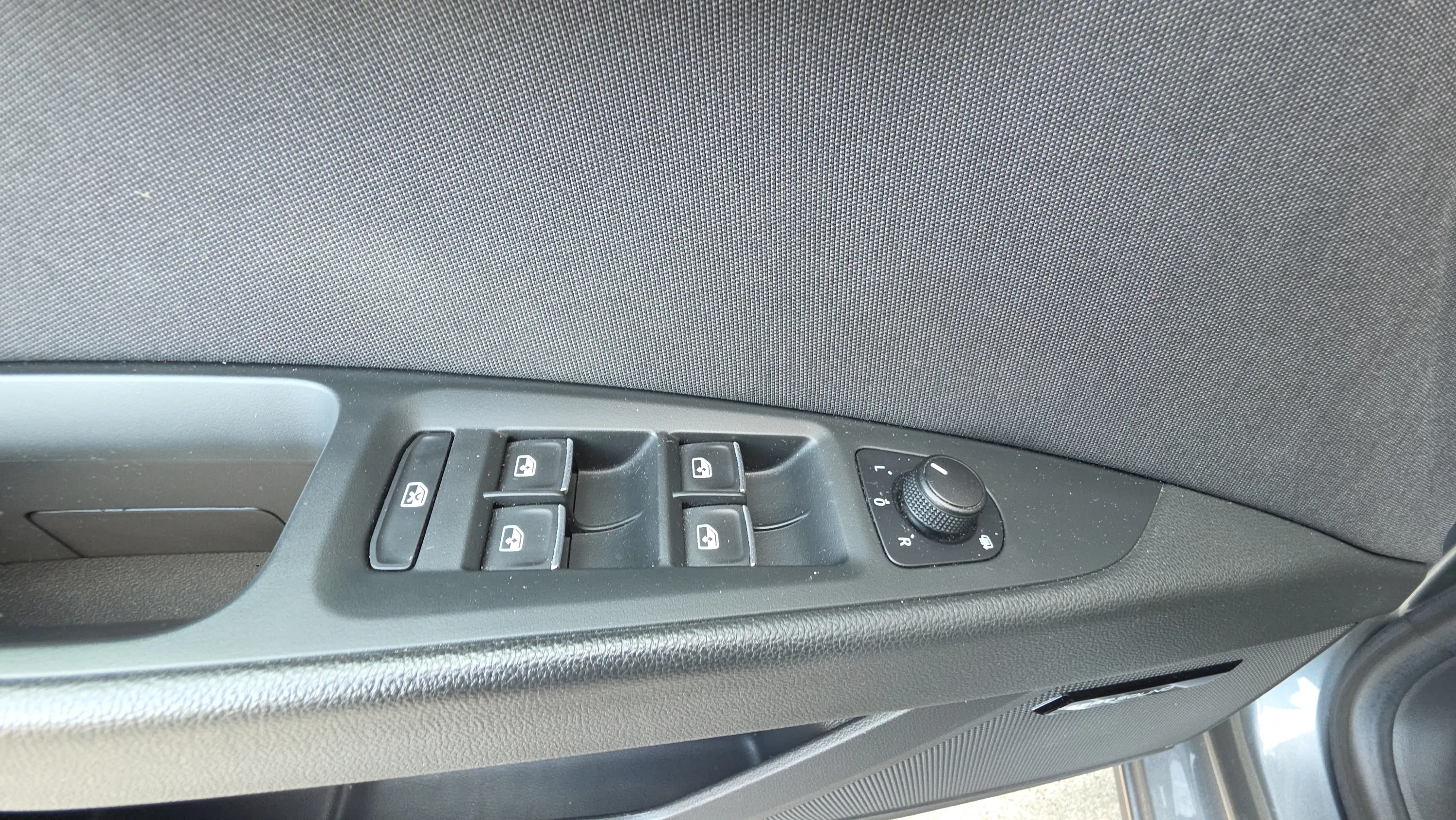 SEAT León ST 2.0 TDI DSG-6 FR Advanced - foto 19