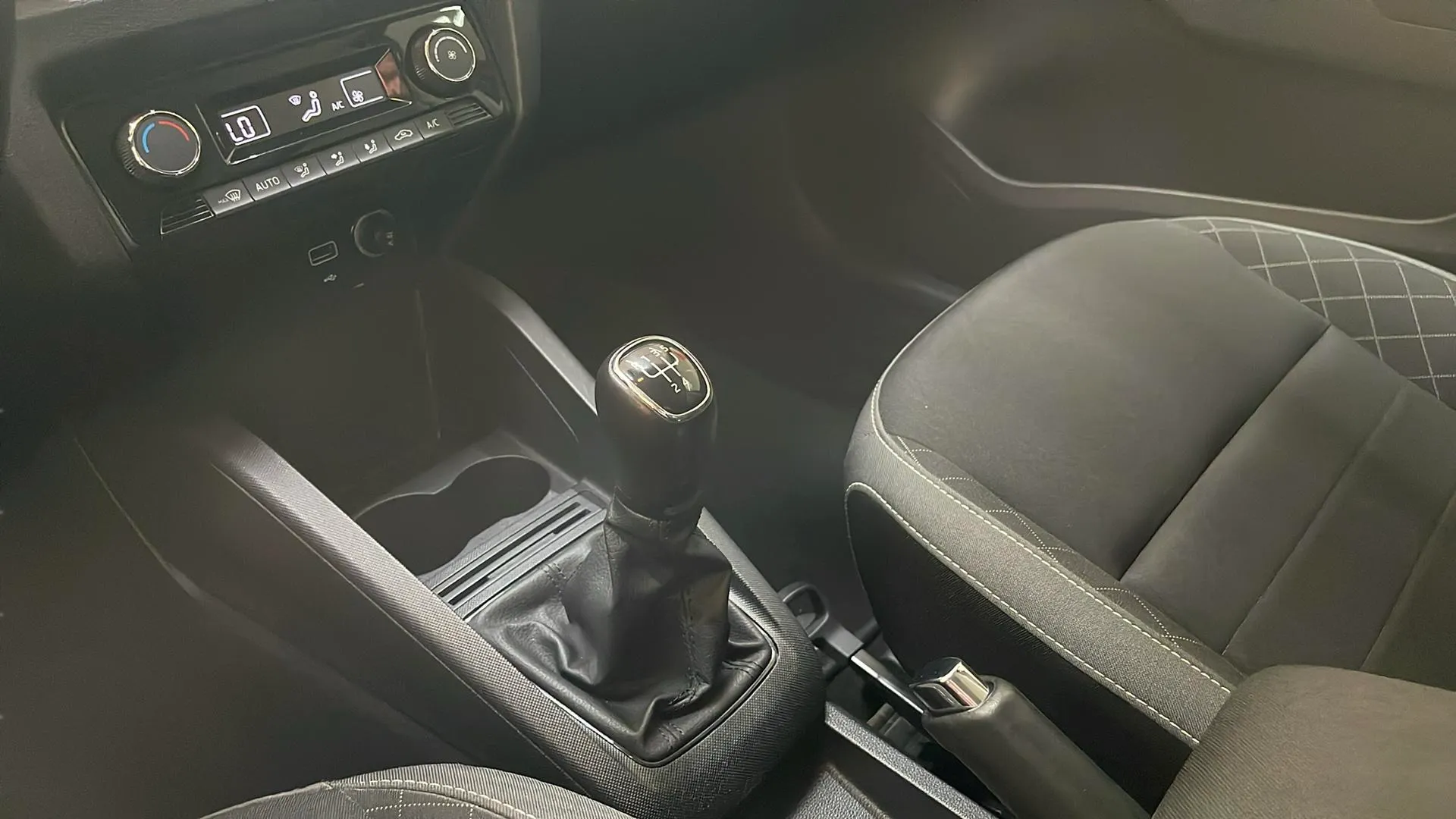 Škoda Fabia 1.0 TSI Style - foto 18
