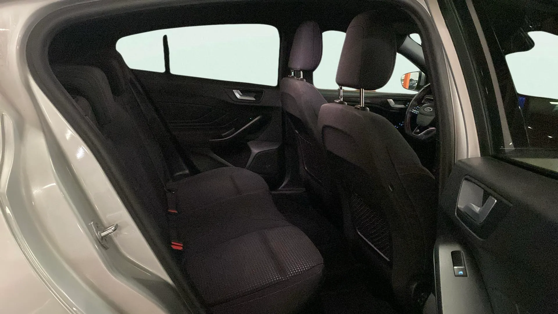 Ford Focus 1.0 EcoBoost ST-Line - foto 27