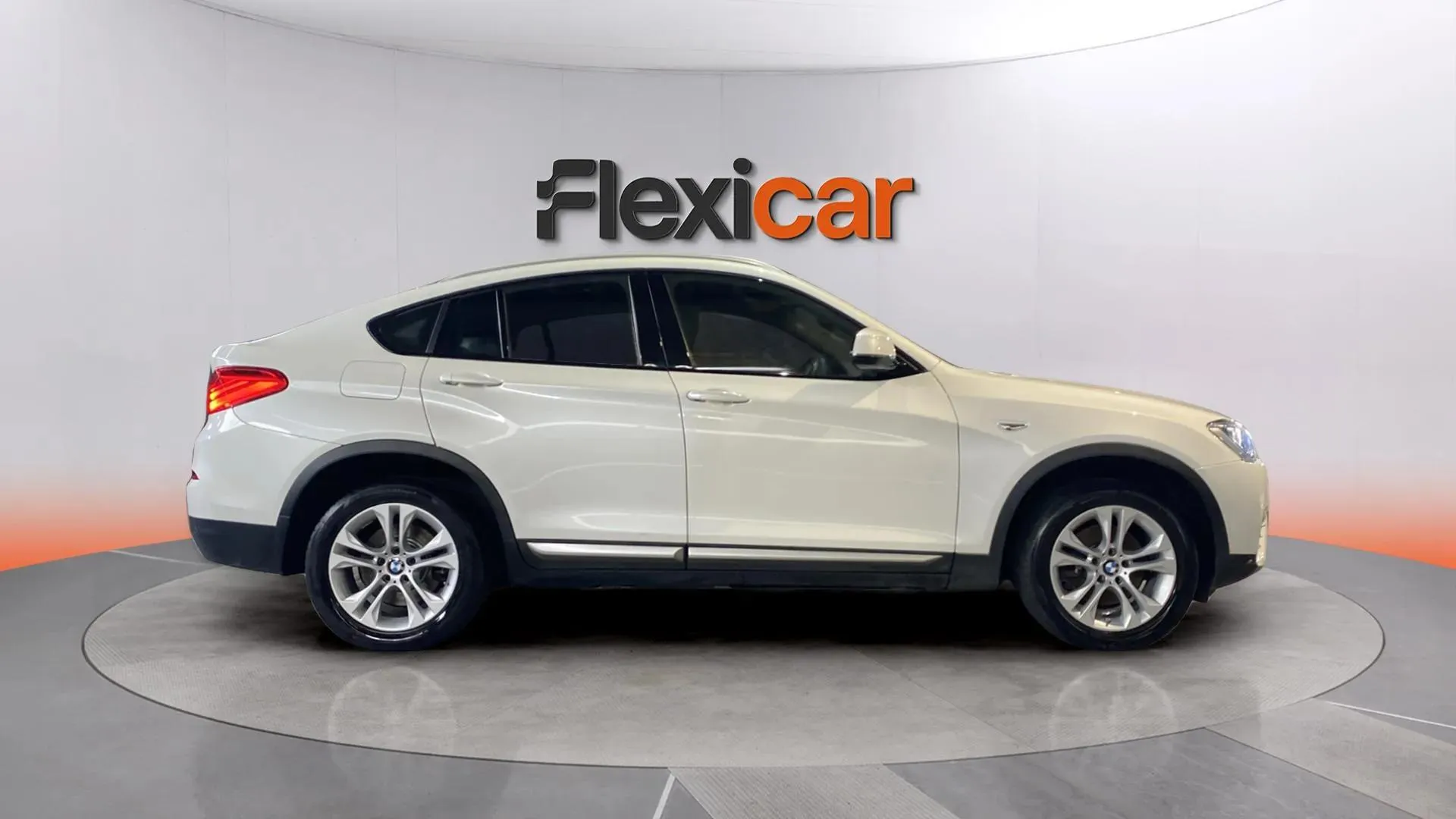 BMW X4 xDrive20d - foto 9