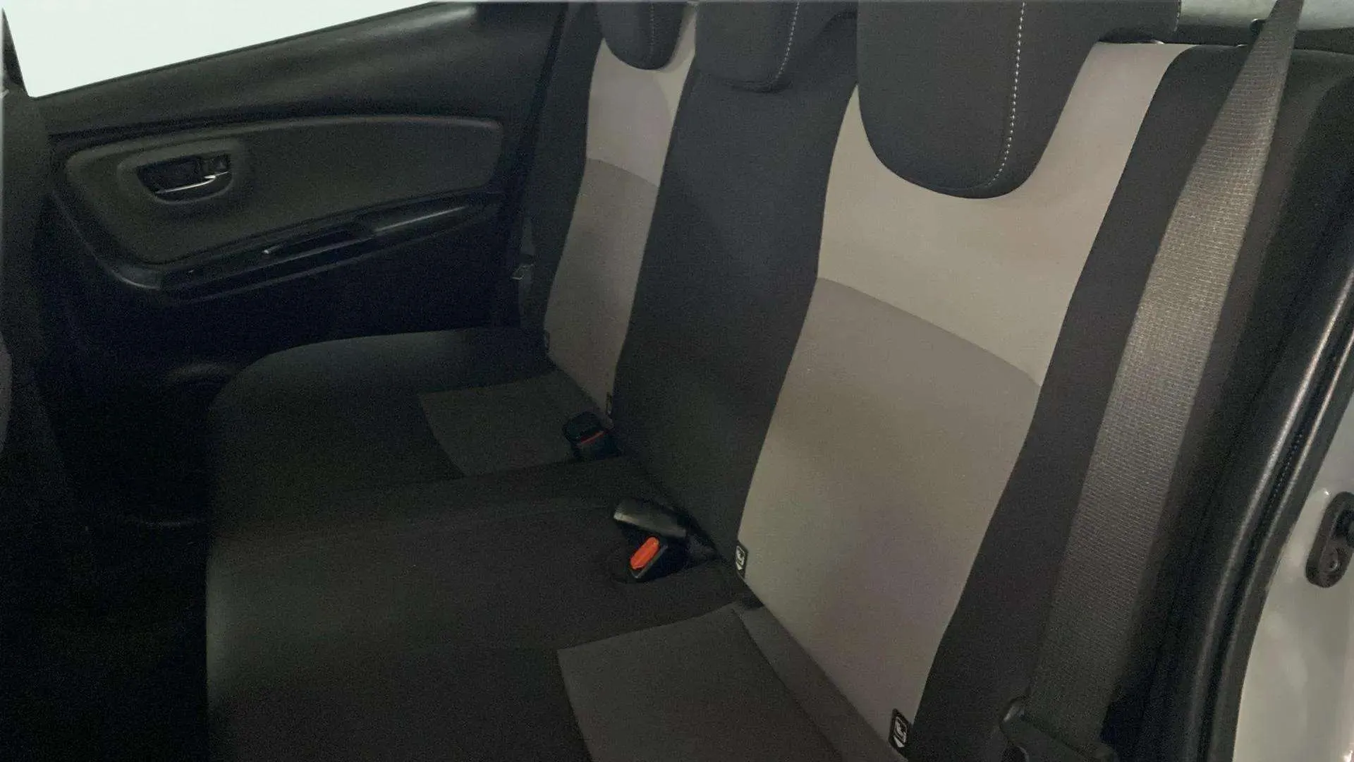 Toyota Yaris 1.5 Hybrid Active - foto 24