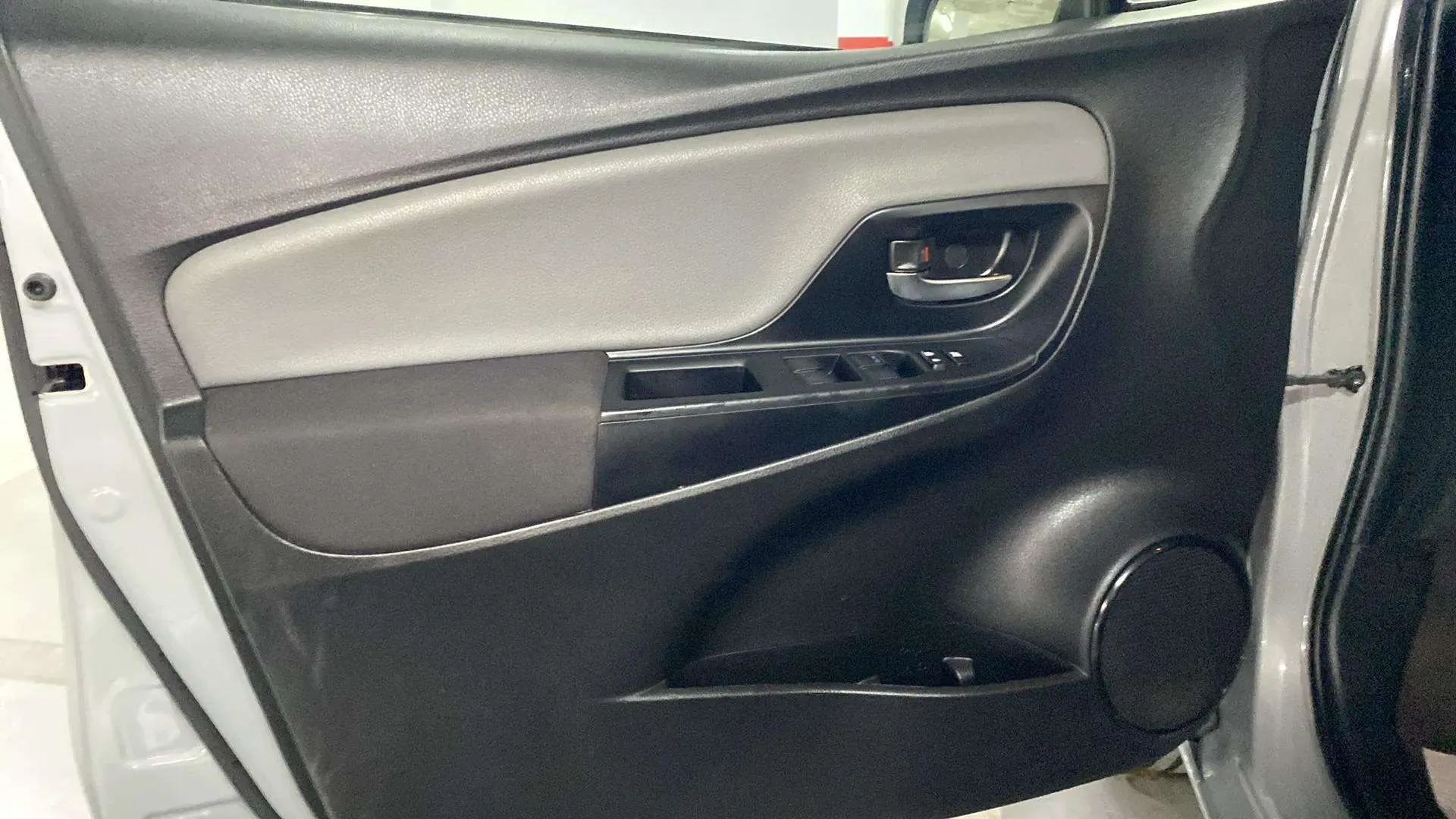 Toyota Yaris 1.5 Hybrid Active - foto 28