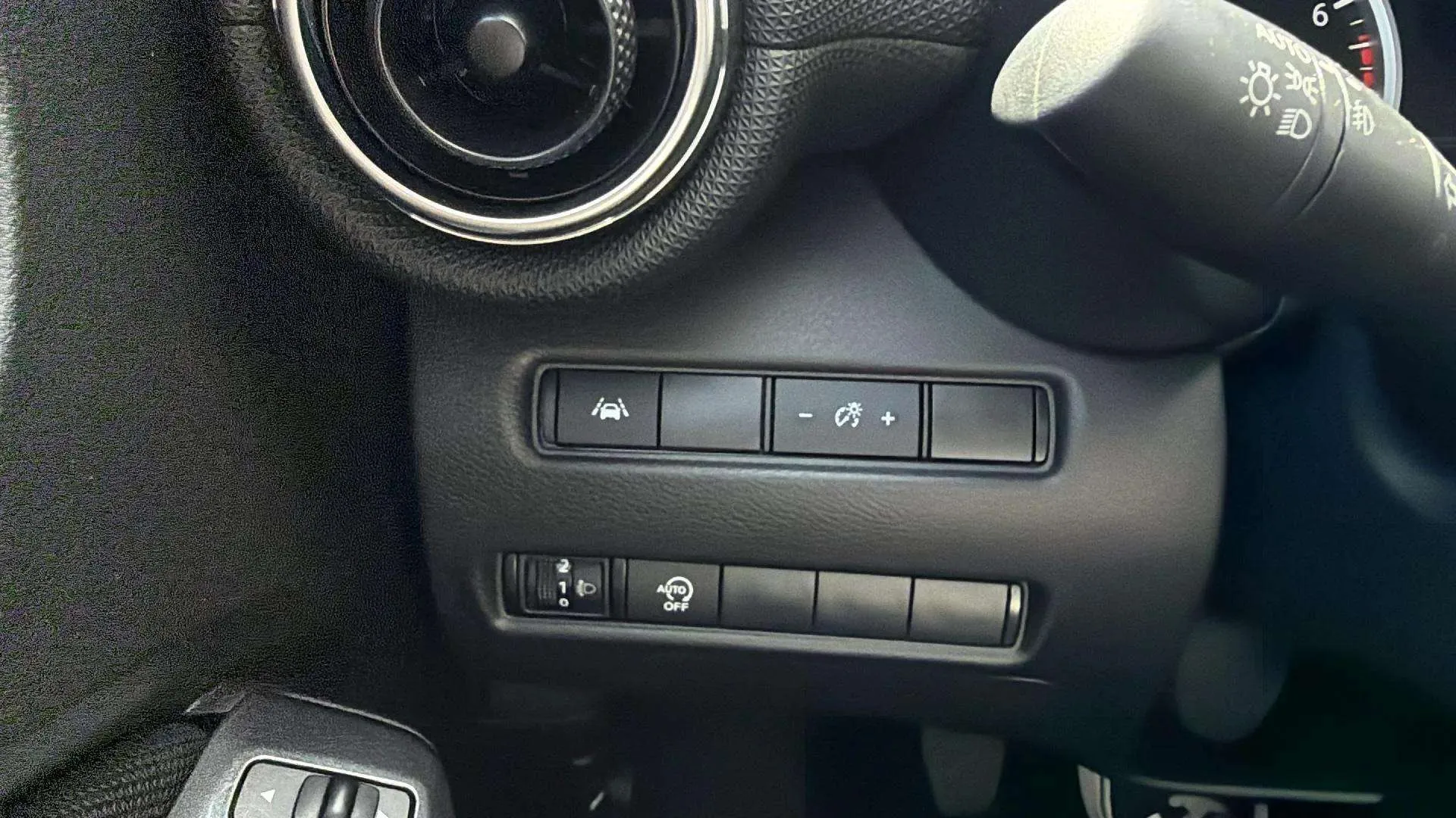 Nissan Juke DIG-T 6M/T Acenta - foto 21