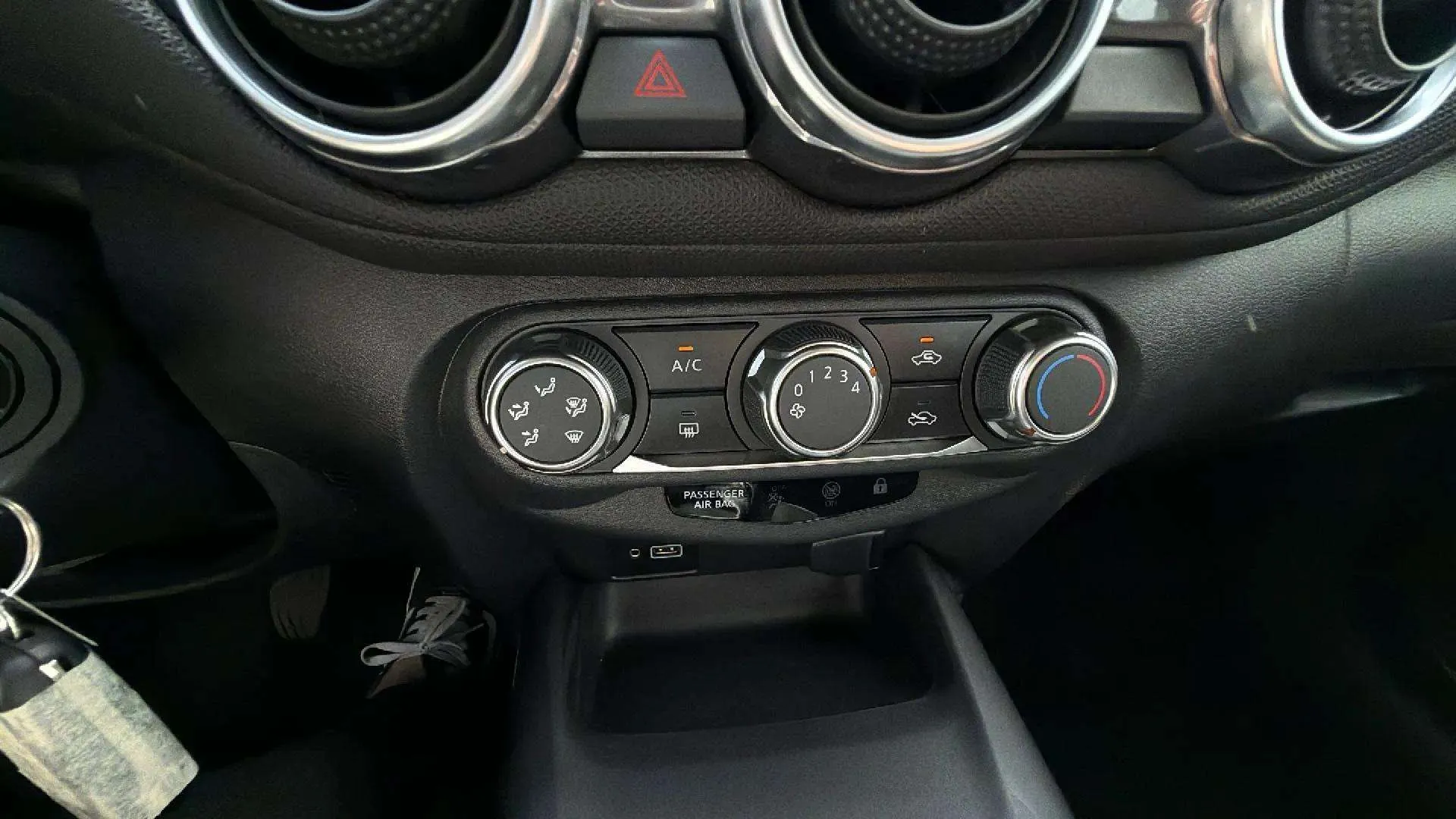 Nissan Juke DIG-T 6M/T Acenta - foto 20