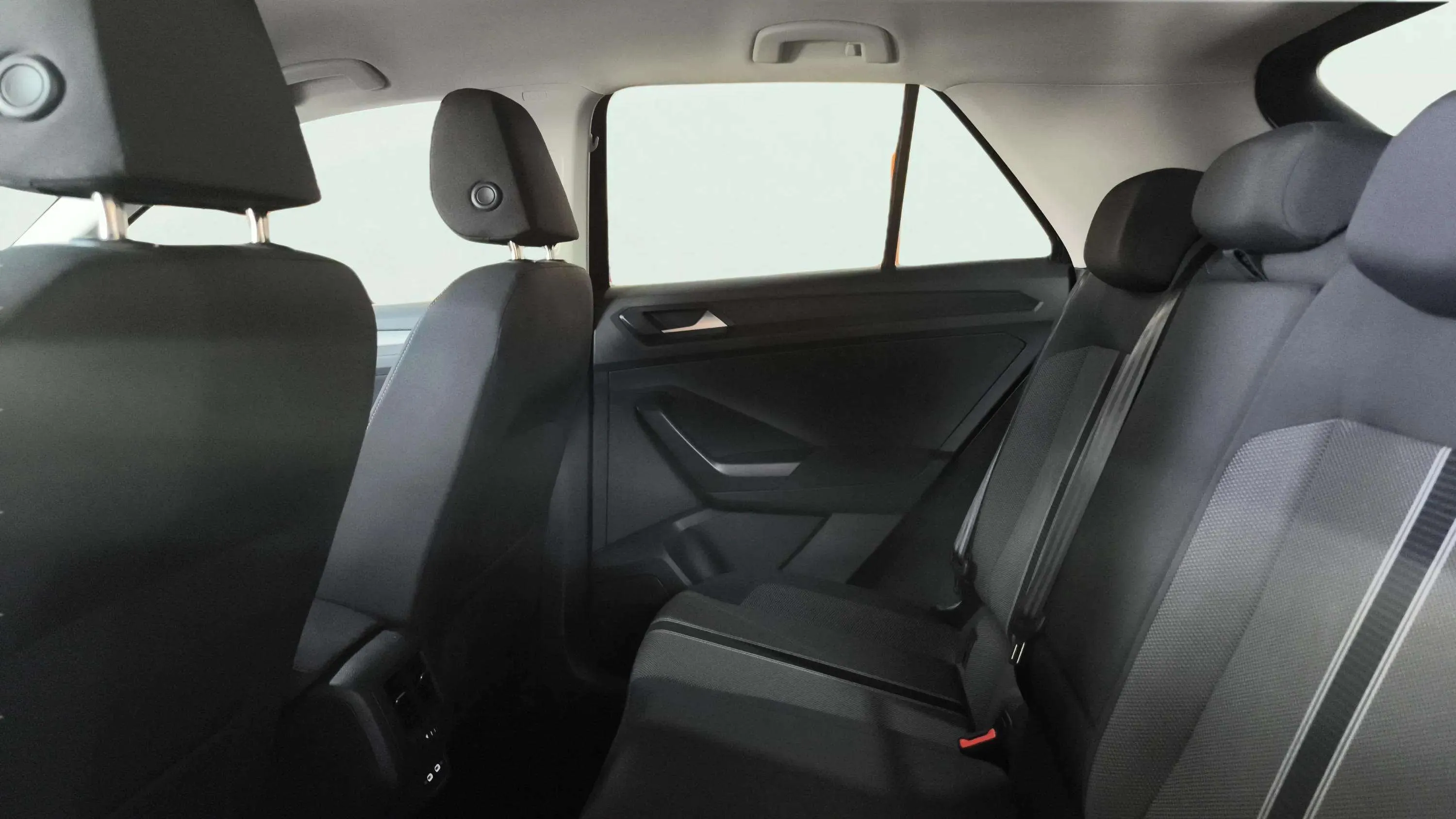 Volkswagen T-Roc R-Line 1.5 TSI DSG - foto 14