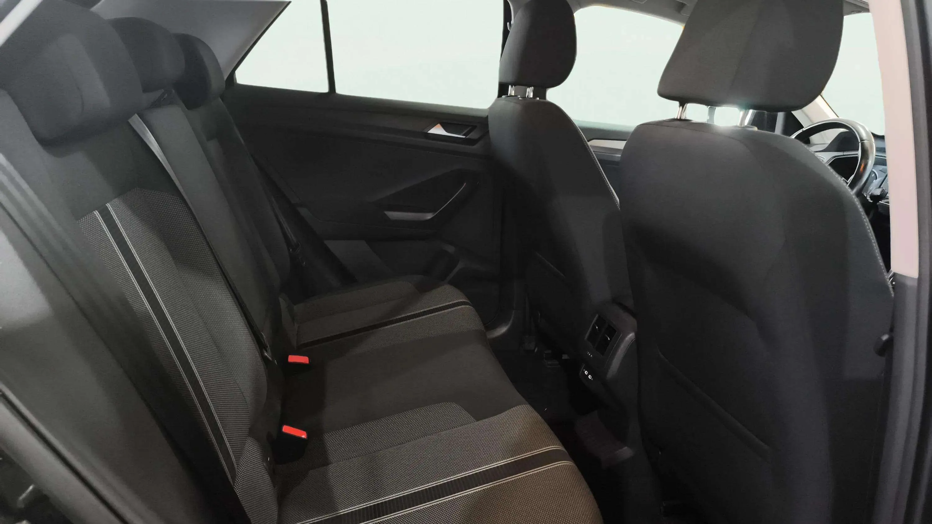 Volkswagen T-Roc R-Line 1.5 TSI DSG - foto 16