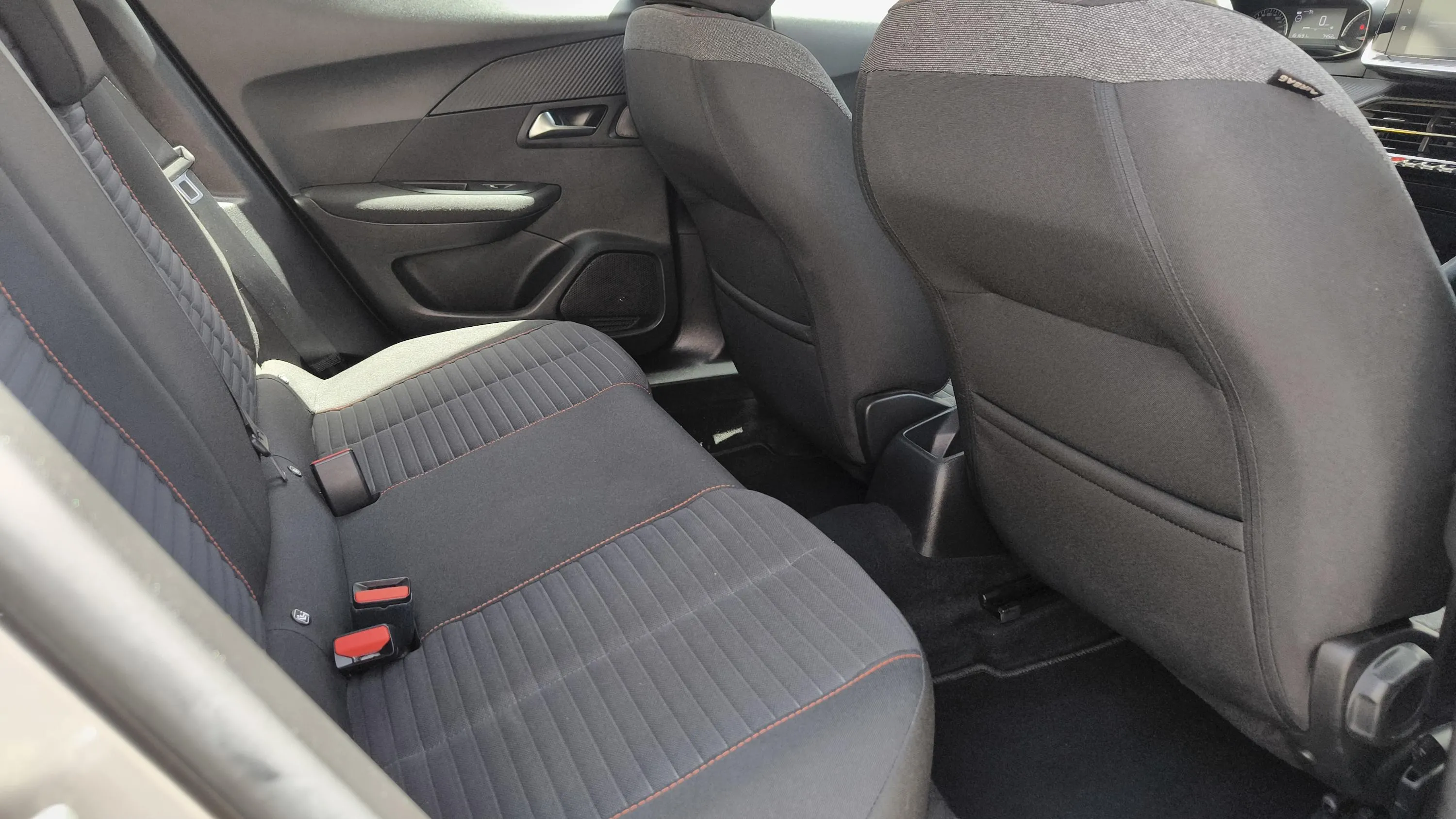 Peugeot 2008 Active BlueHDi - foto 12